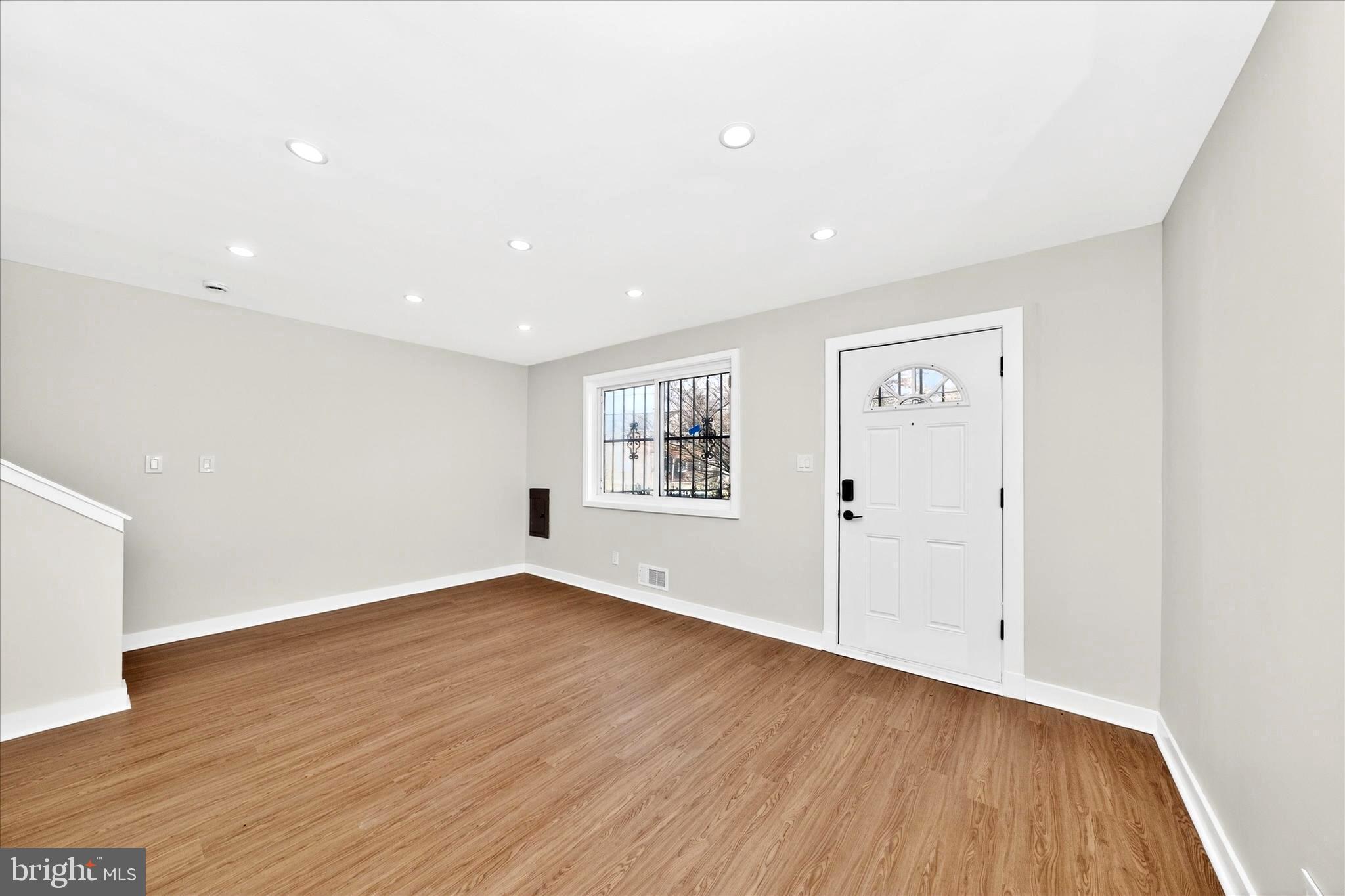 DUPONT VILLAGE - Residential