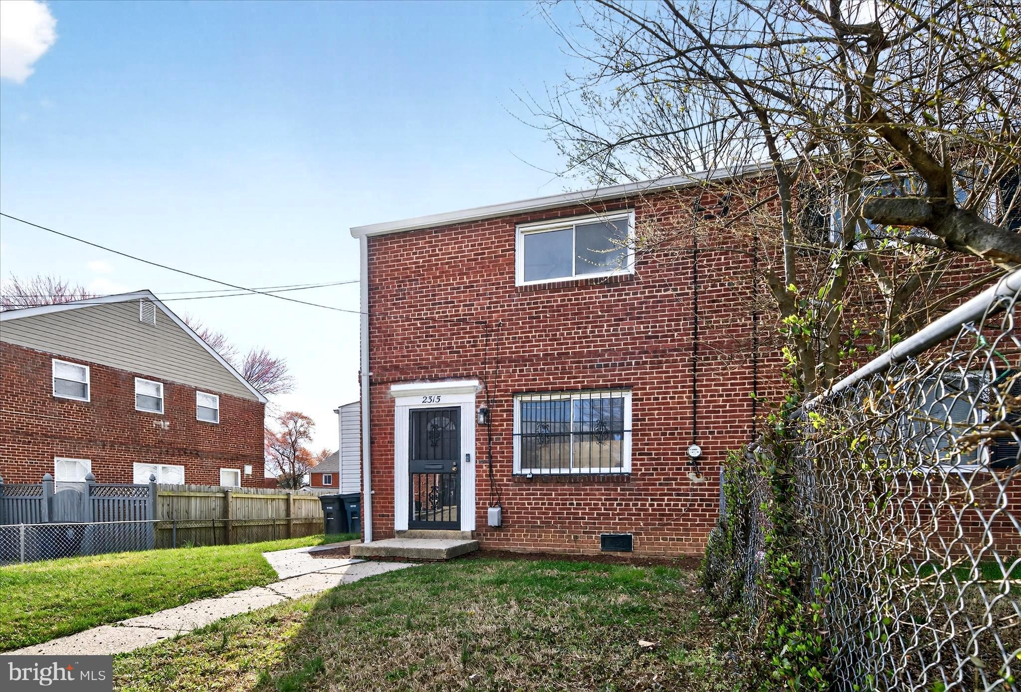 DUPONT VILLAGE - Residential