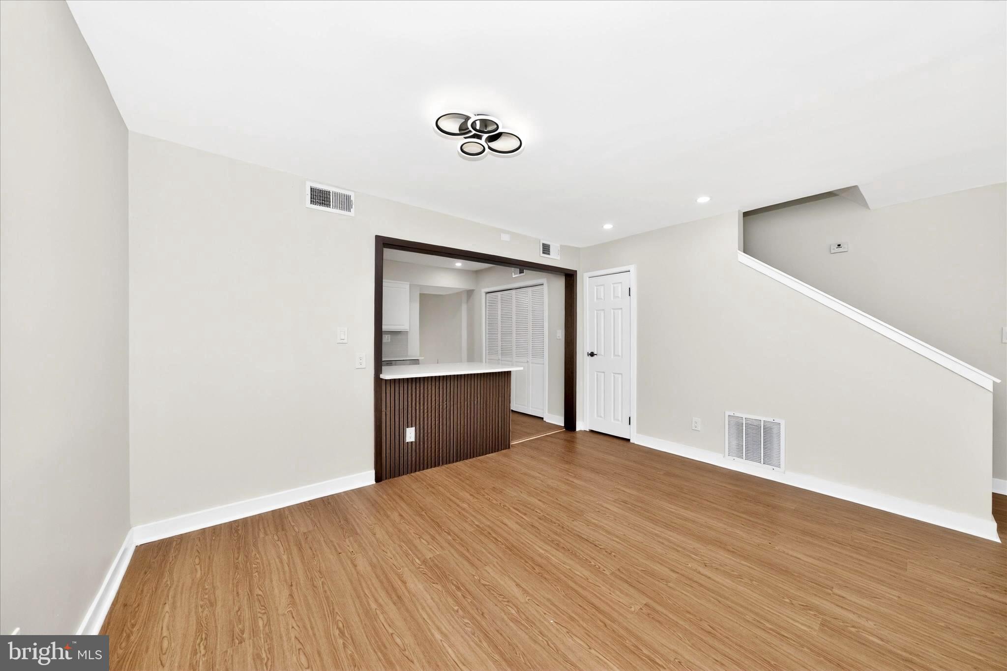 DUPONT VILLAGE - Residential