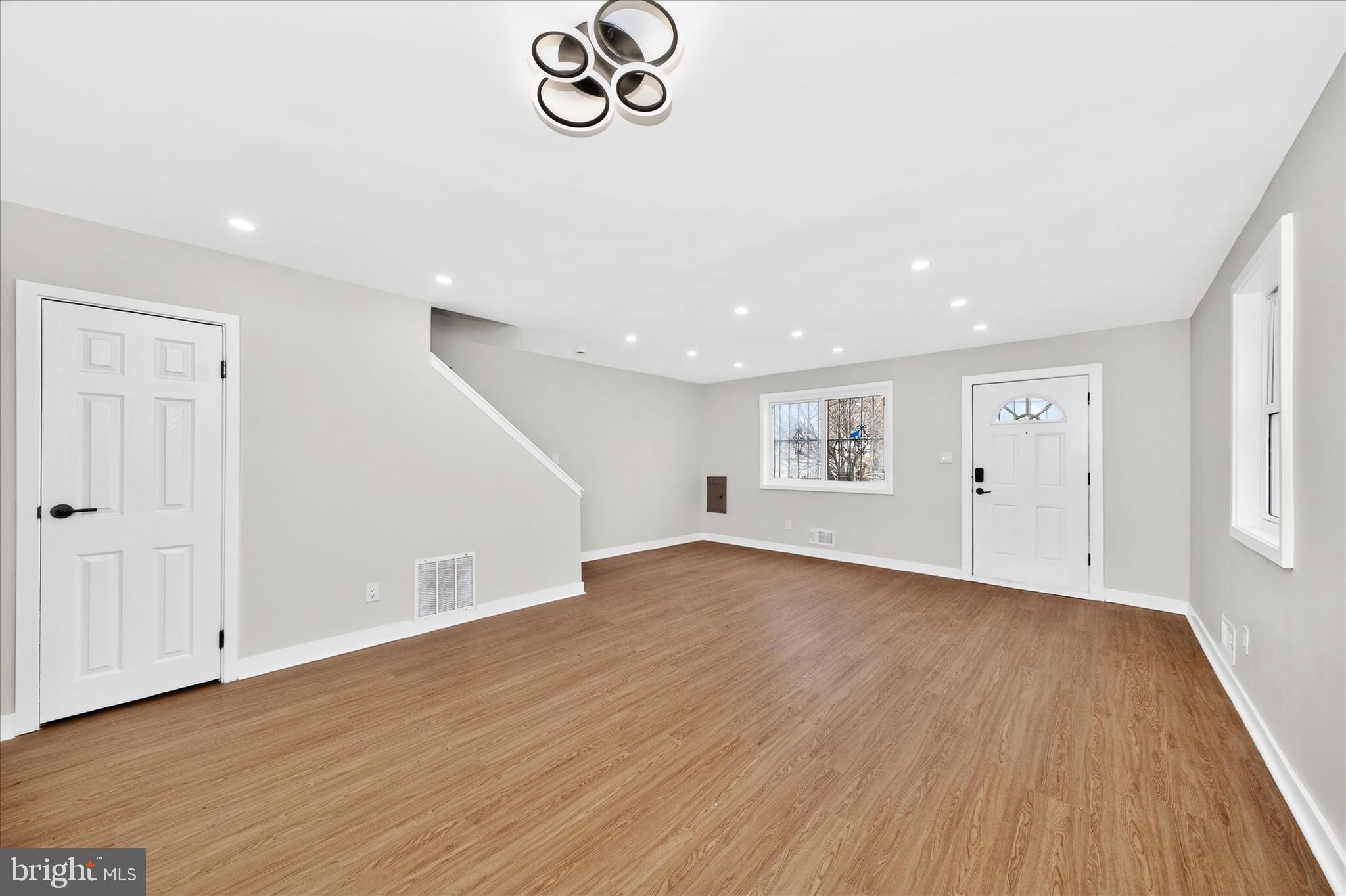 DUPONT VILLAGE - Residential