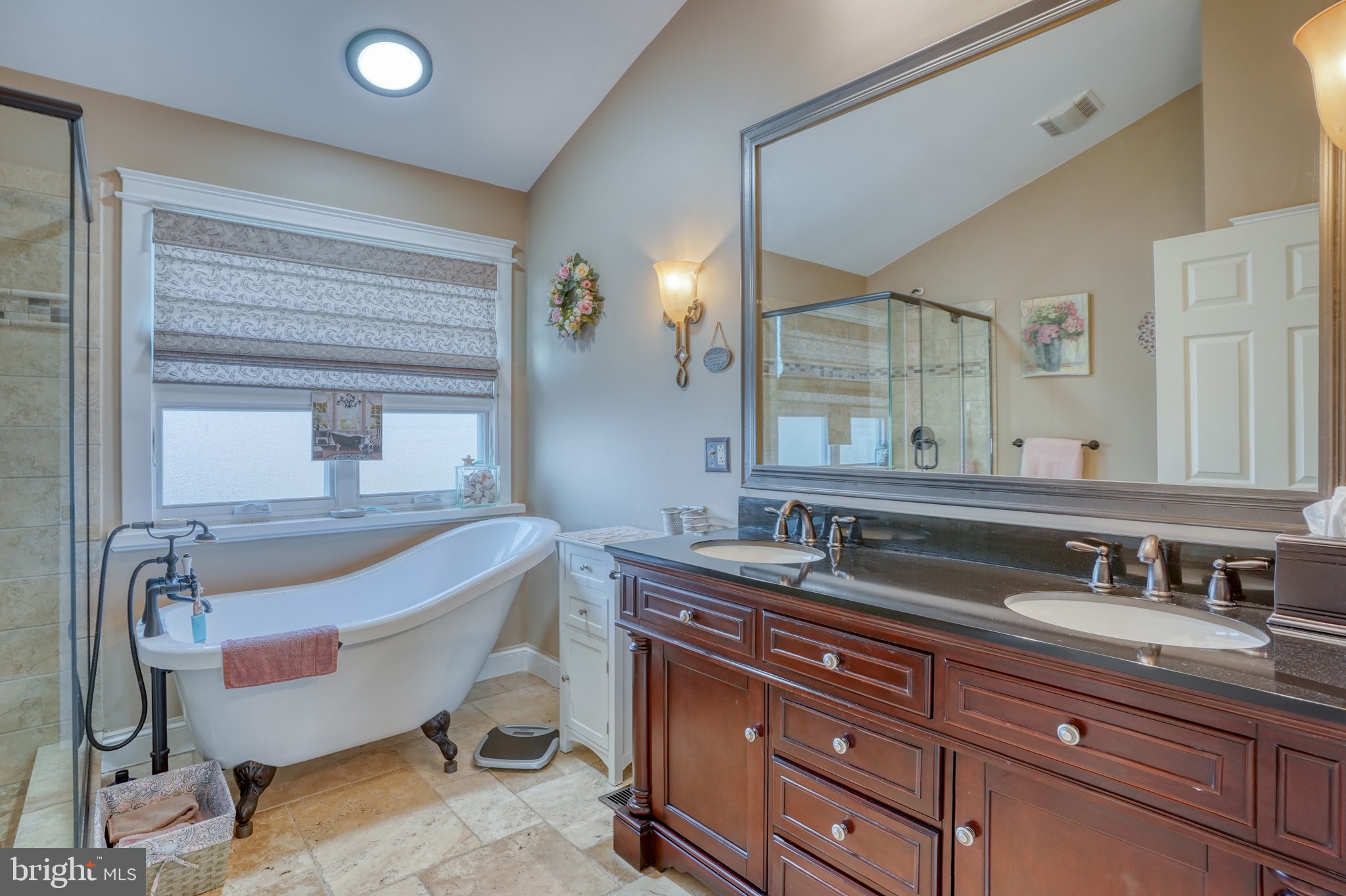 THE LEGENDS - Residential