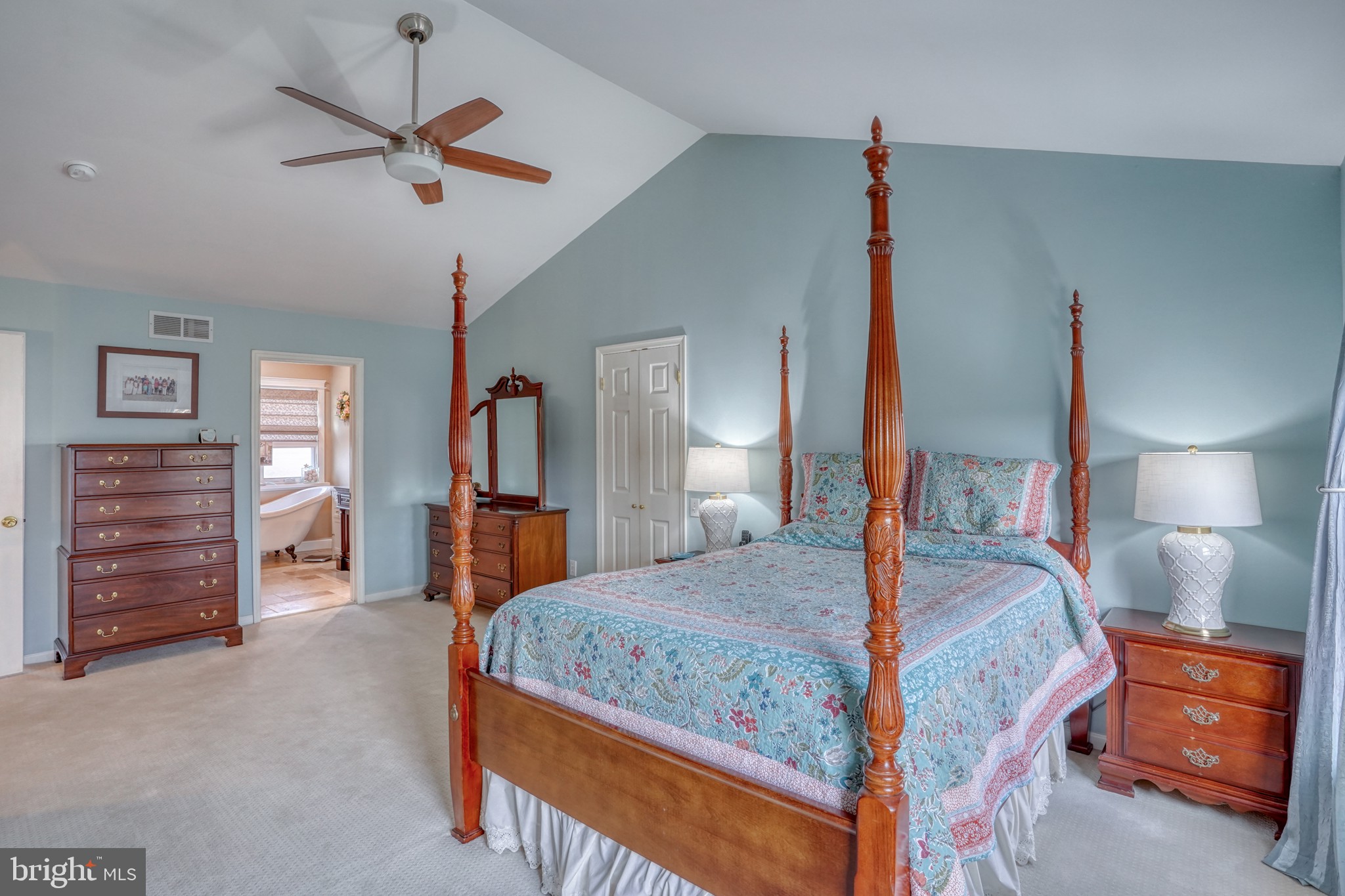 THE LEGENDS - Residential