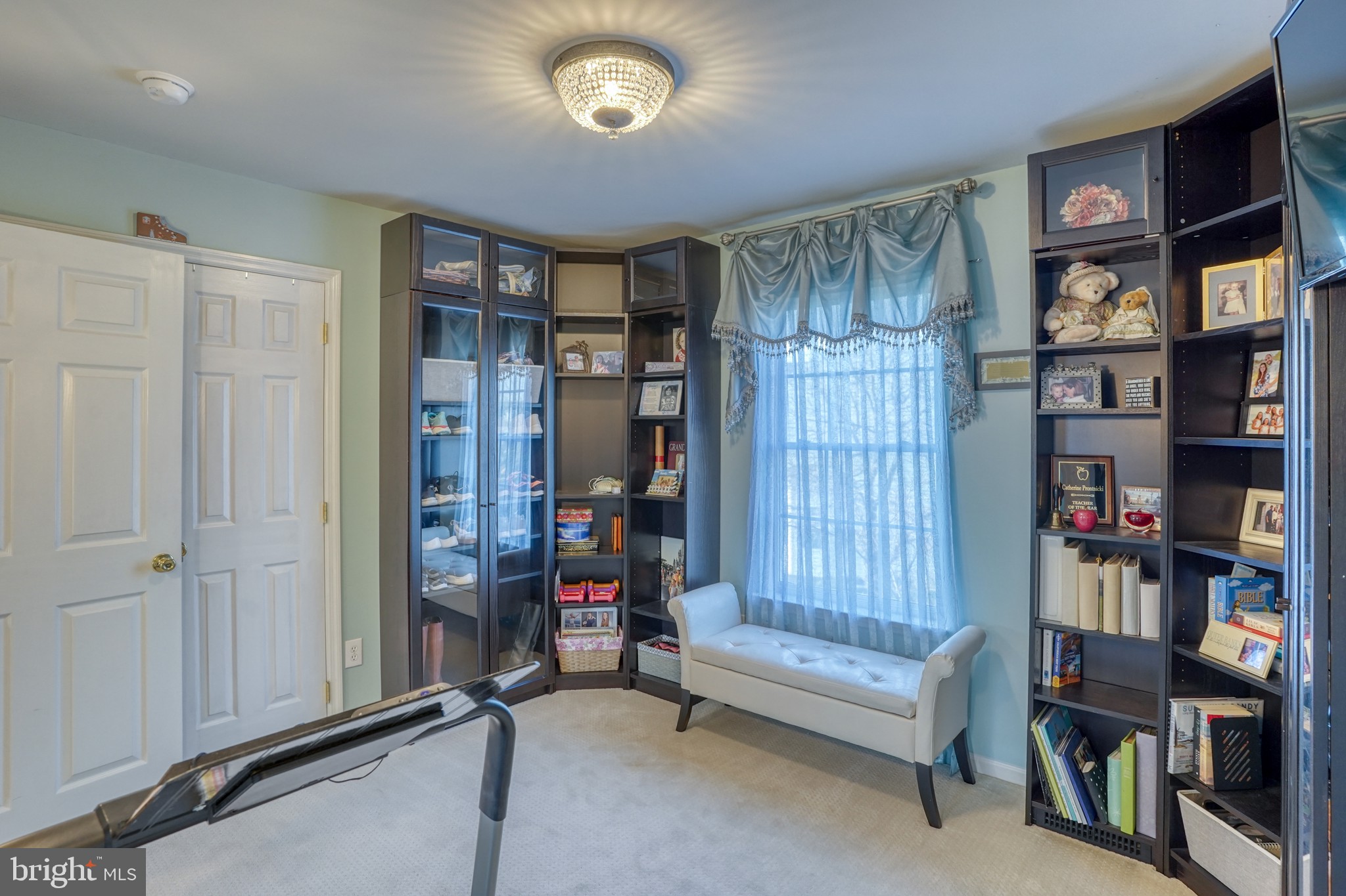 THE LEGENDS - Residential