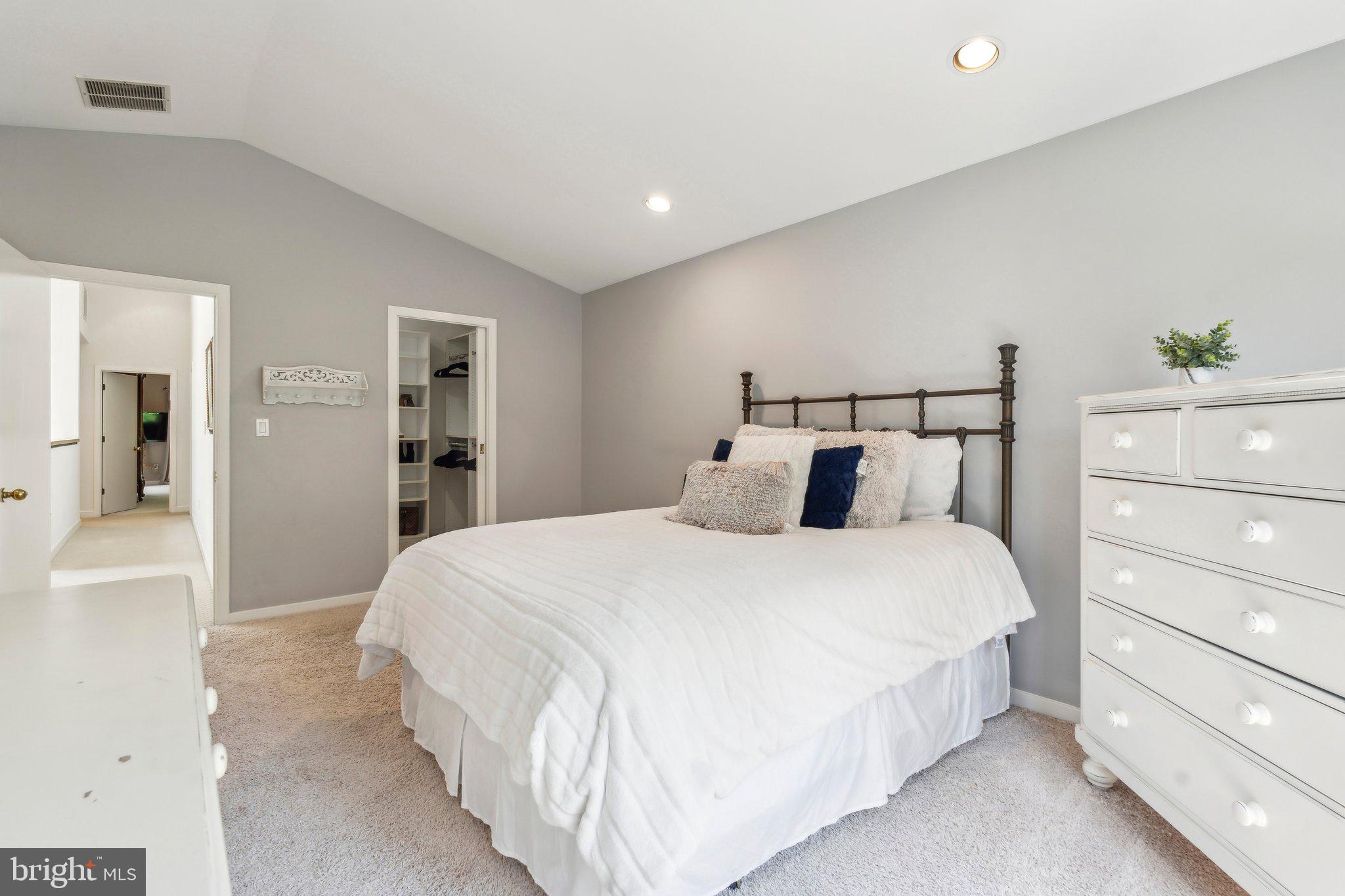 GLEN HILLS - Residential