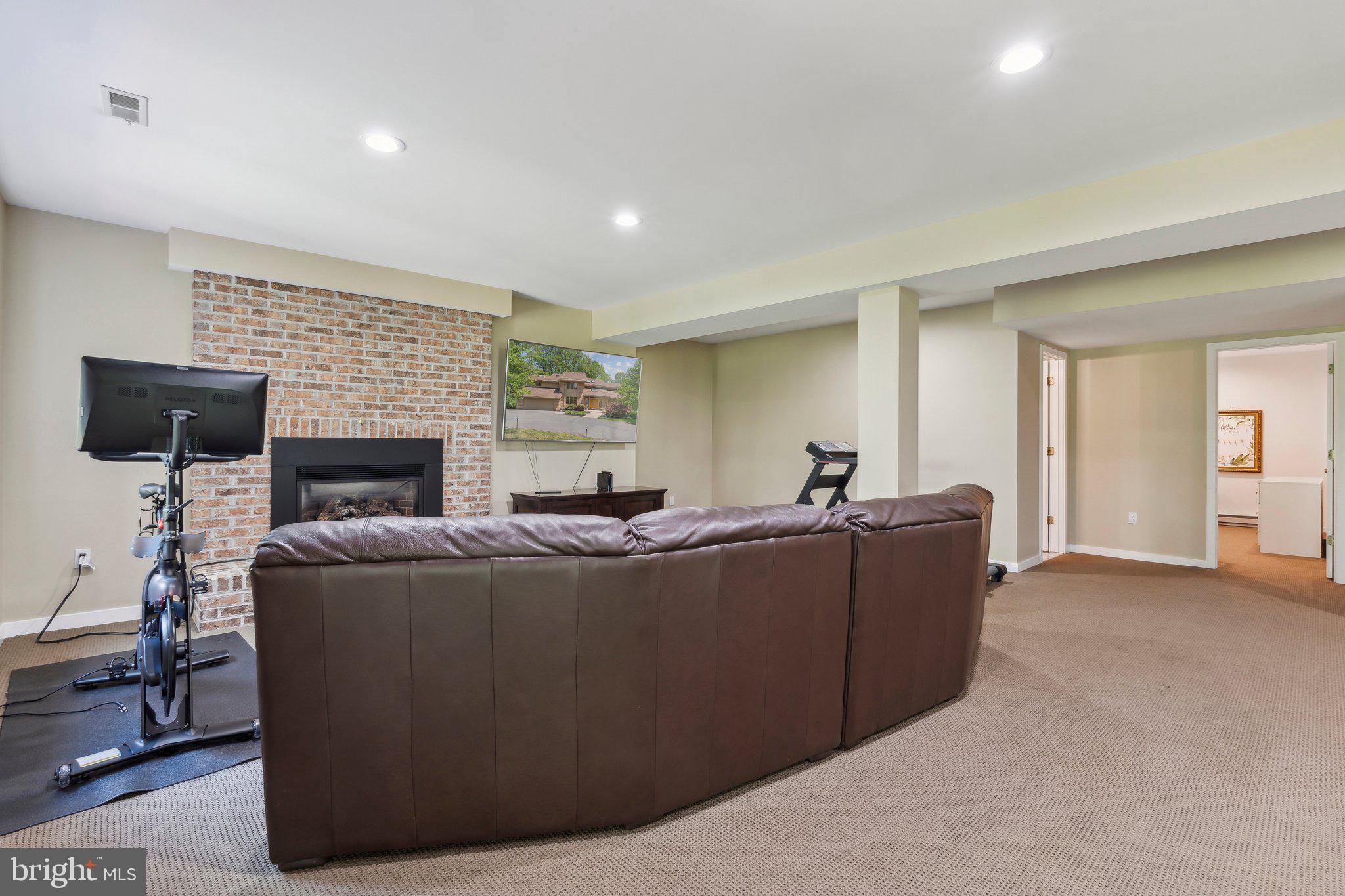 GLEN HILLS - Residential