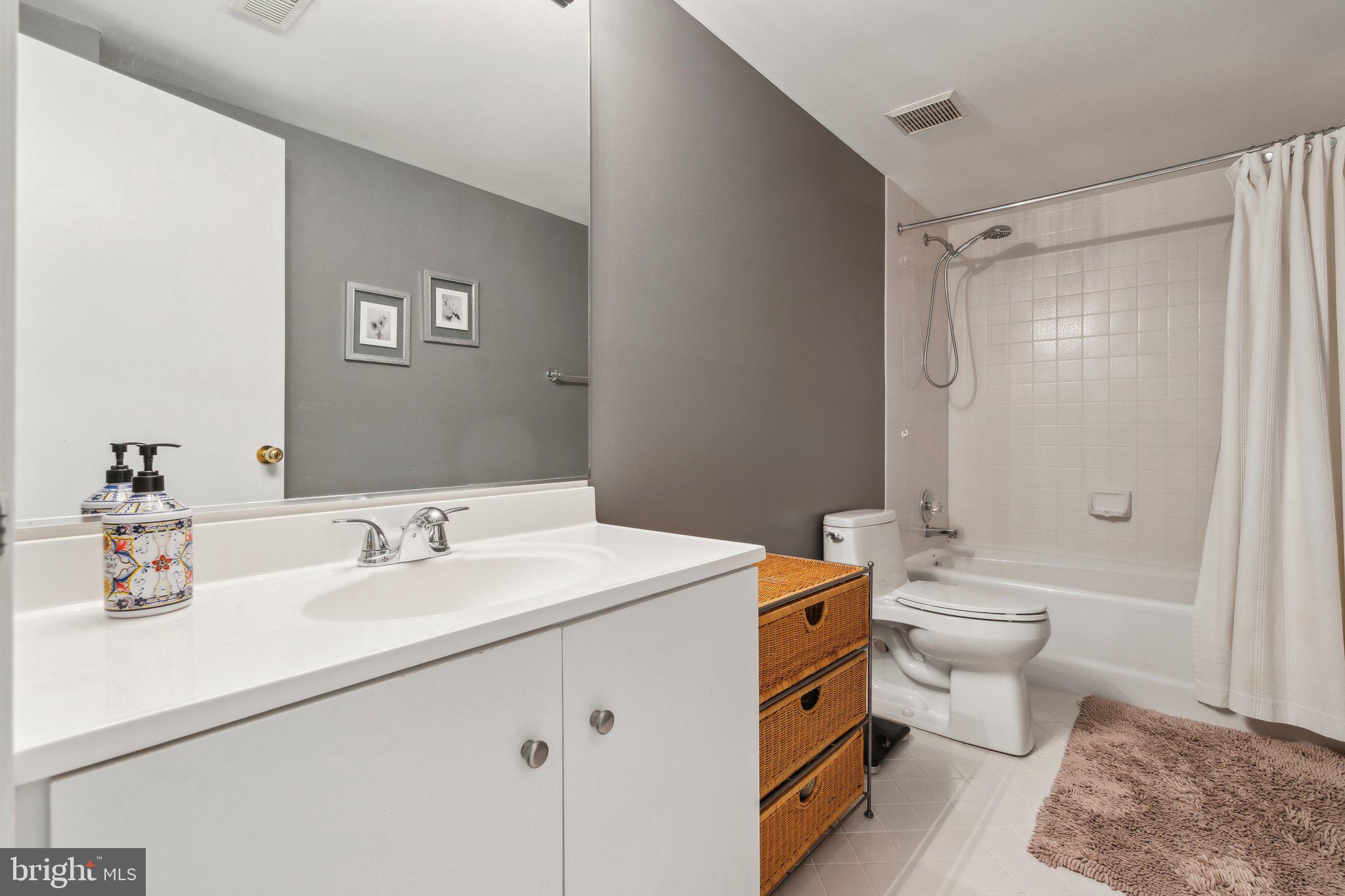 GLEN HILLS - Residential