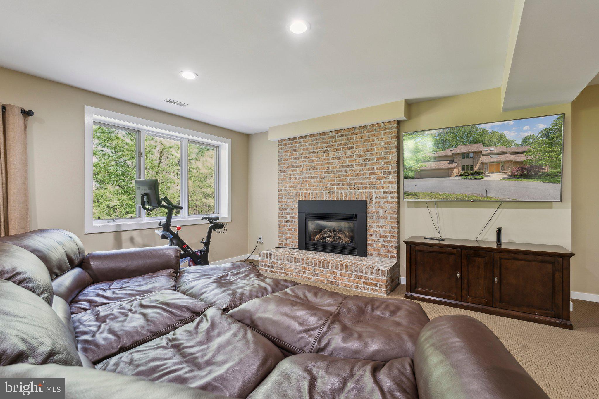 GLEN HILLS - Residential