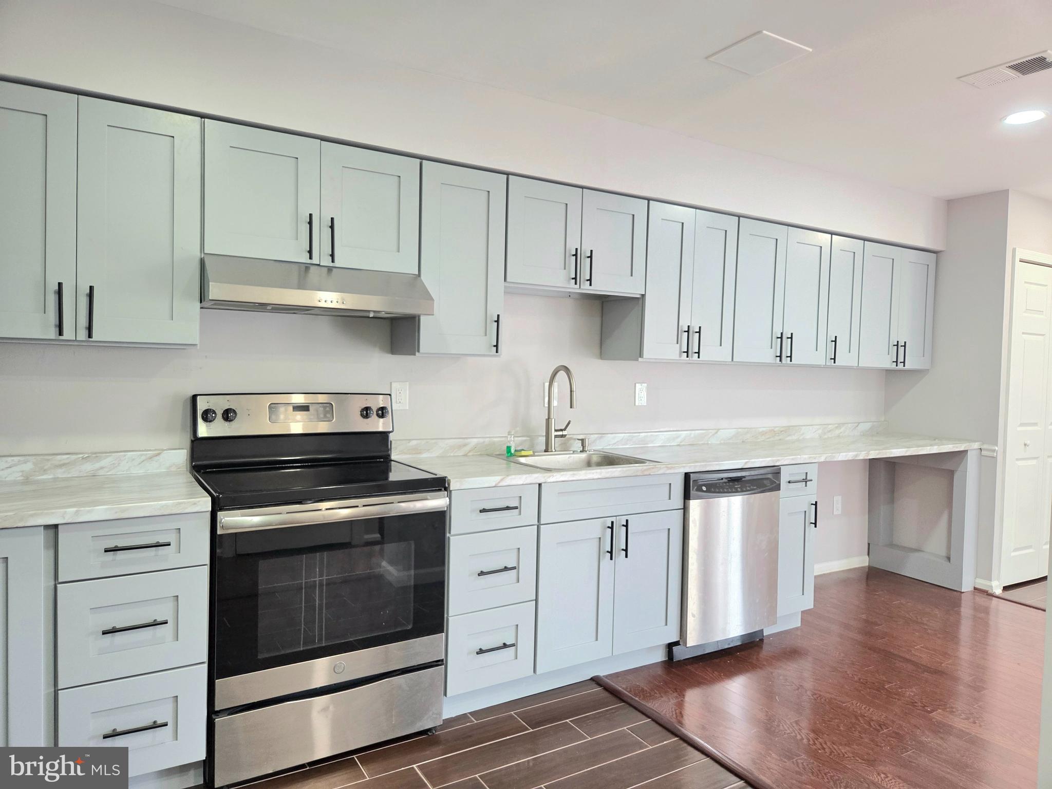 NEWGATE - Residential Lease