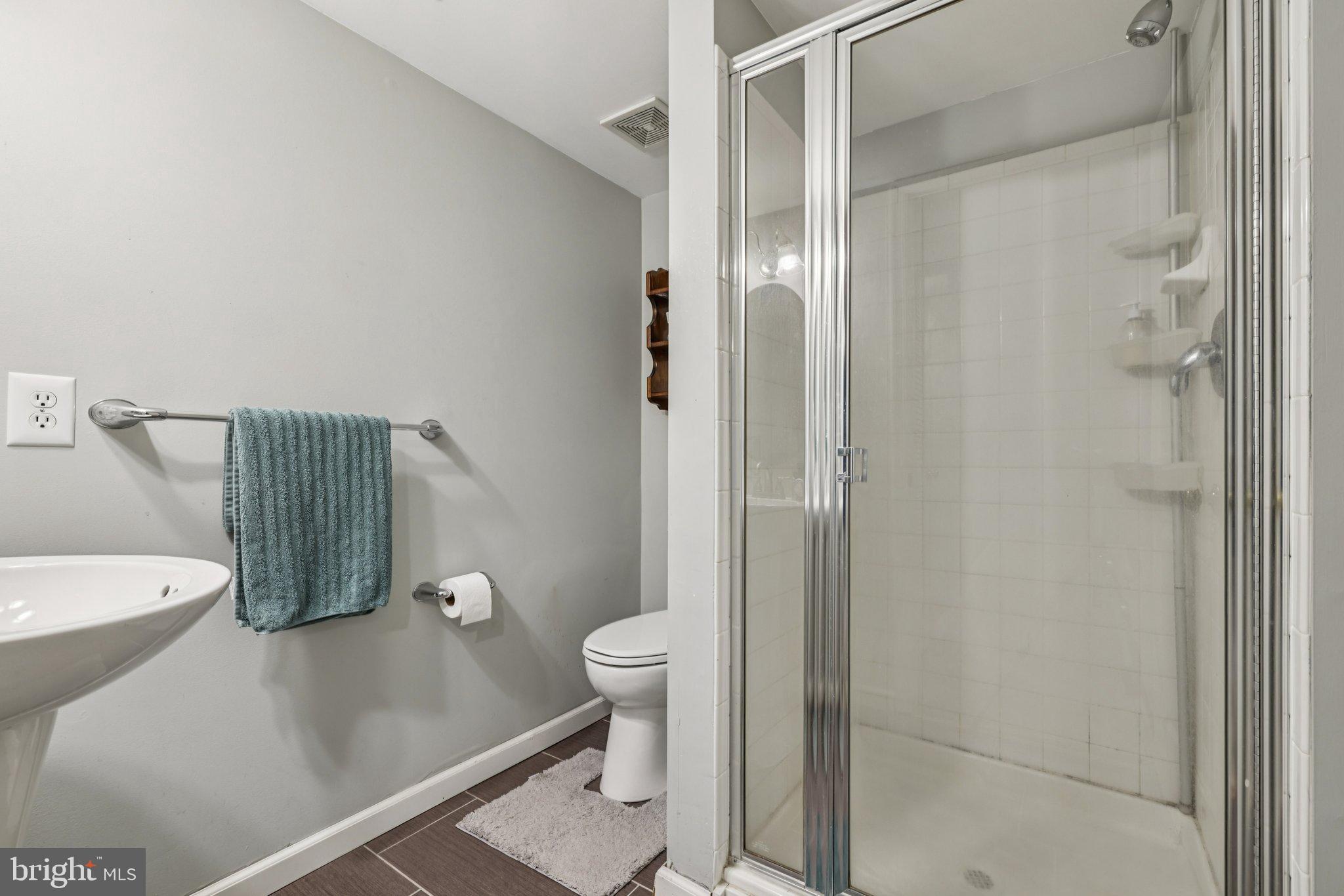 SEVEN OAKS - Residential Lease