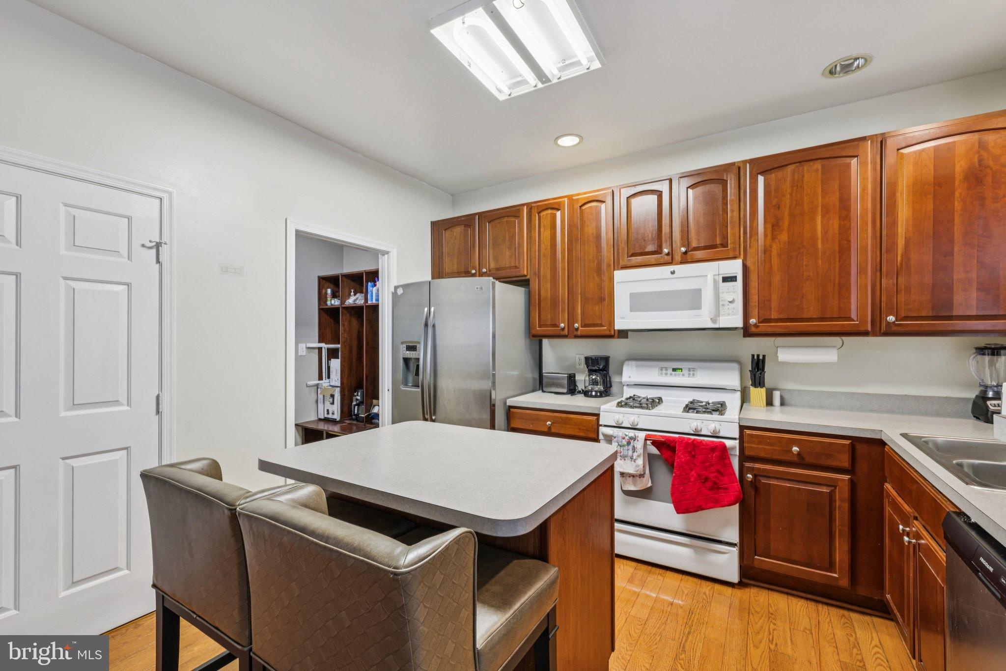 SEVEN OAKS - Residential Lease