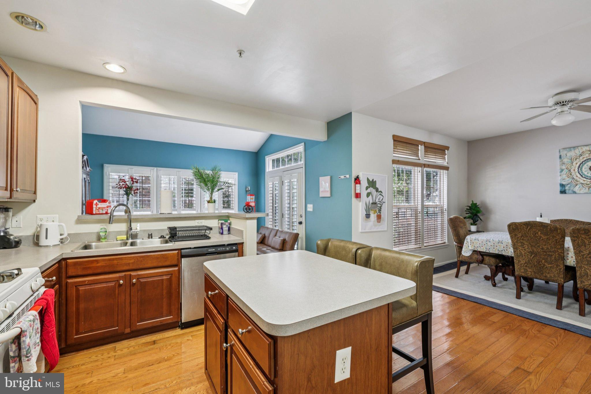 SEVEN OAKS - Residential Lease