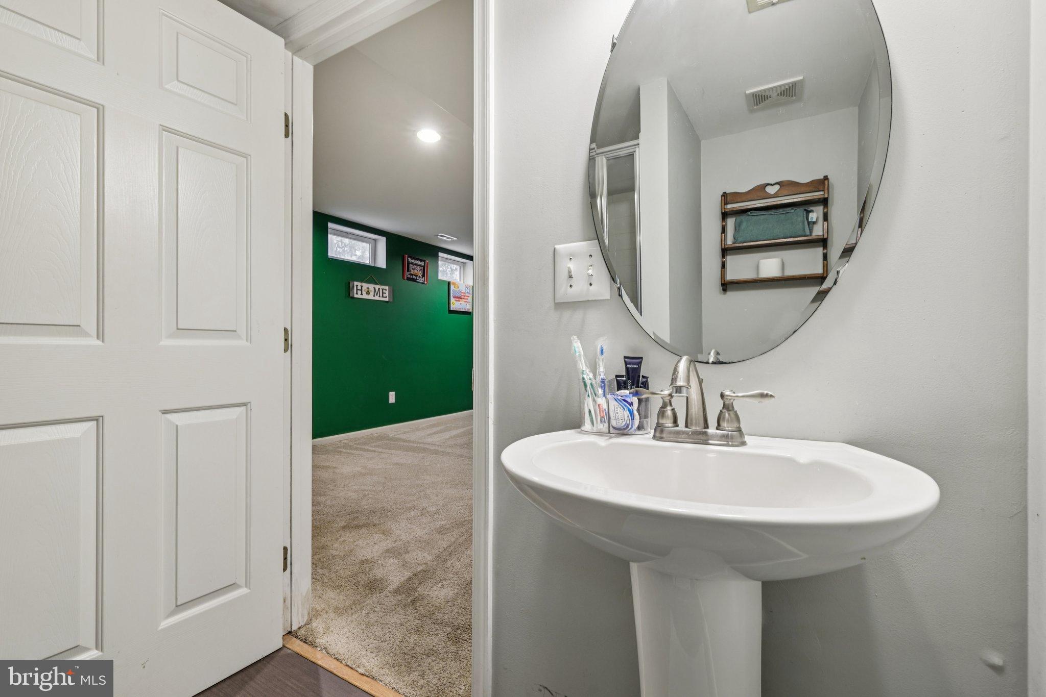 SEVEN OAKS - Residential Lease