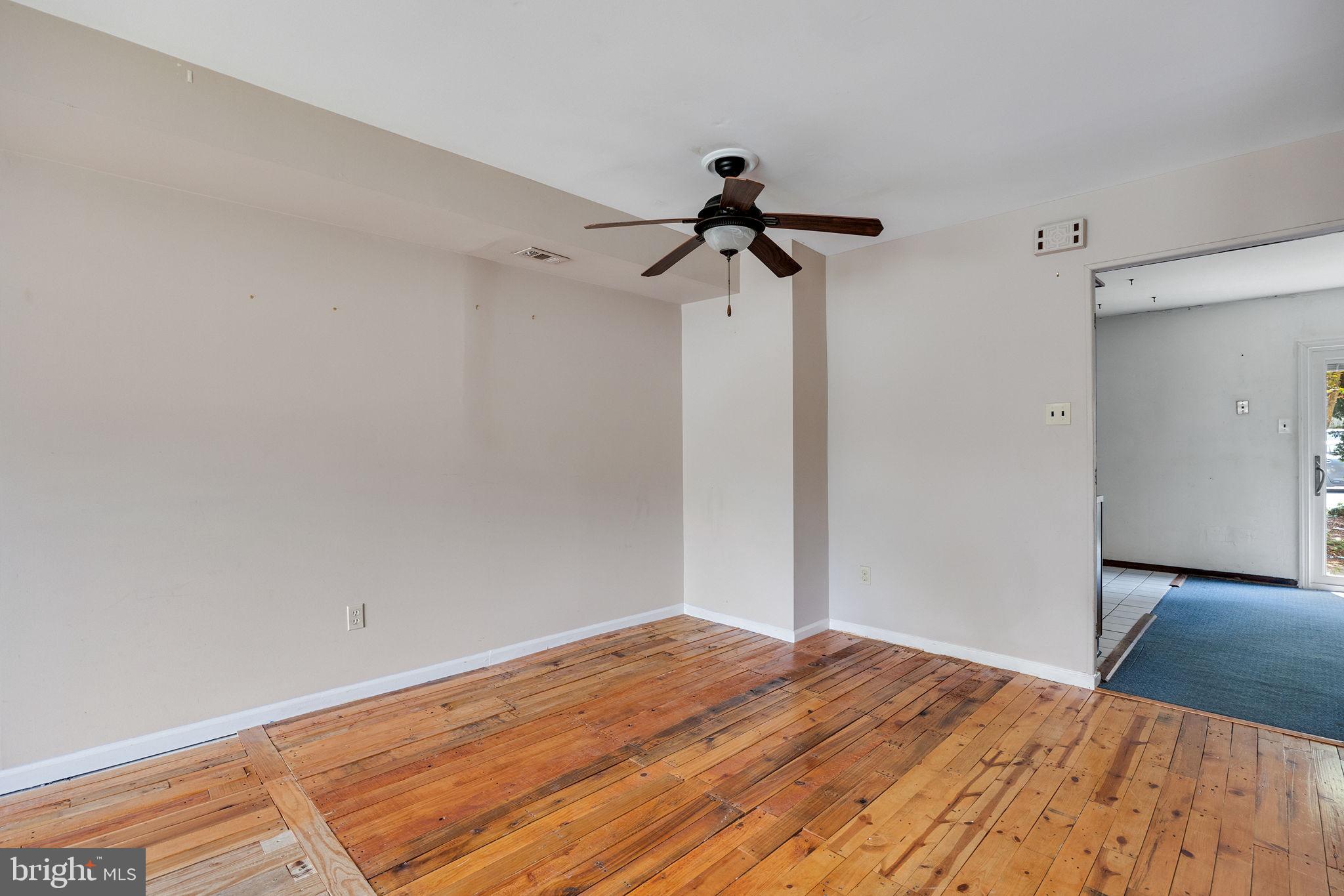 VILLAGE SHIRES - Residential