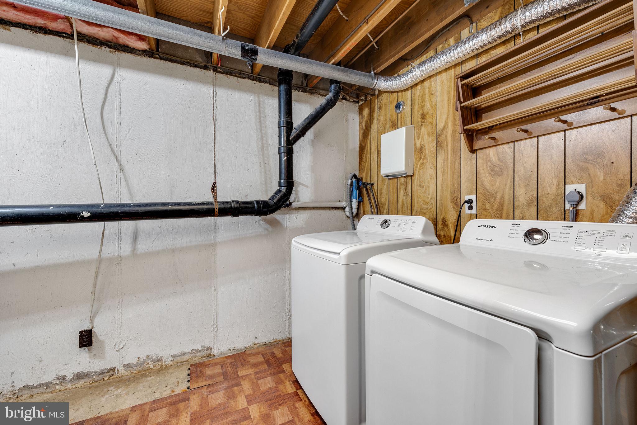 VILLAGE SHIRES - Residential