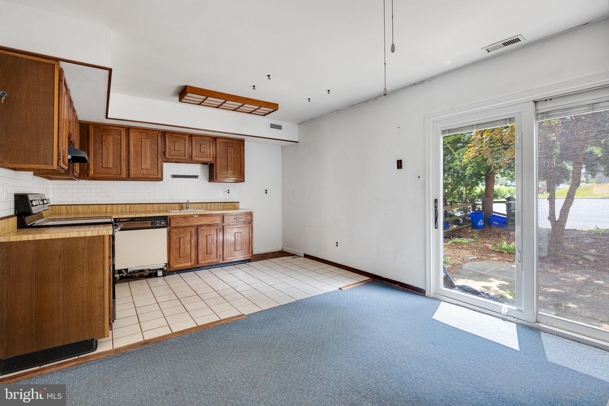 VILLAGE SHIRES - Residential