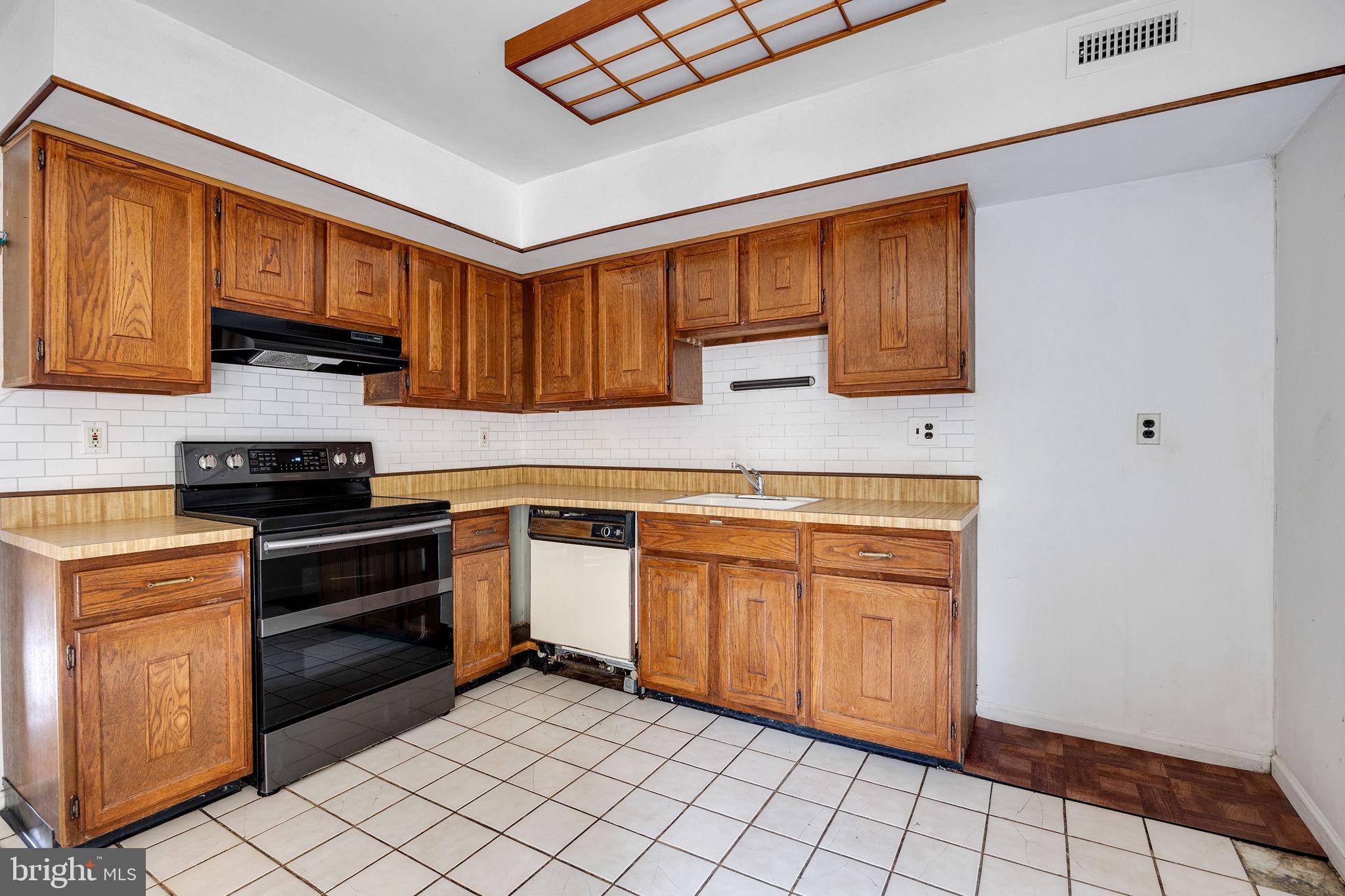 VILLAGE SHIRES - Residential