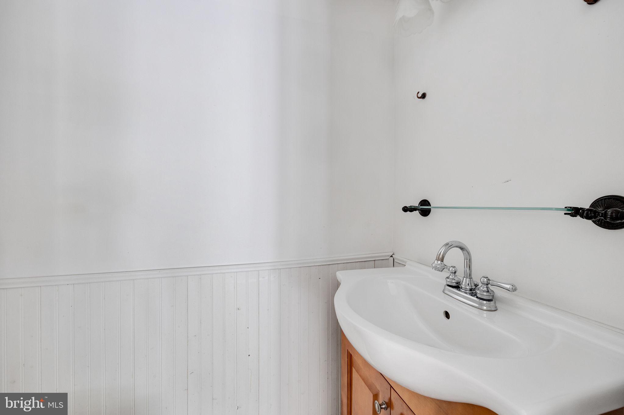 VILLAGE SHIRES - Residential