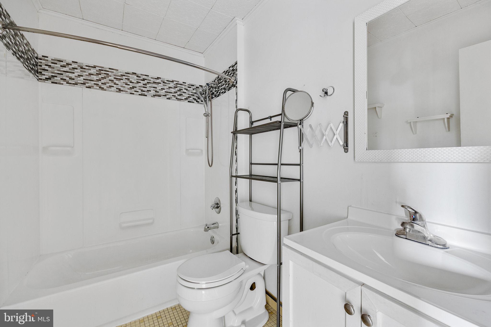 VILLAGE SHIRES - Residential