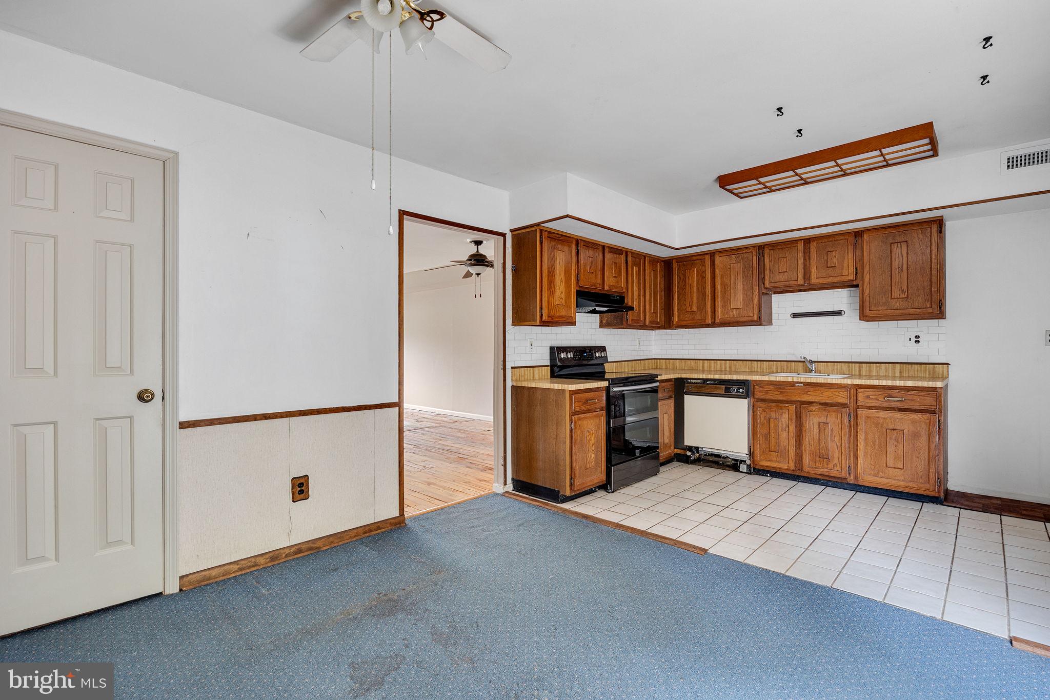 VILLAGE SHIRES - Residential