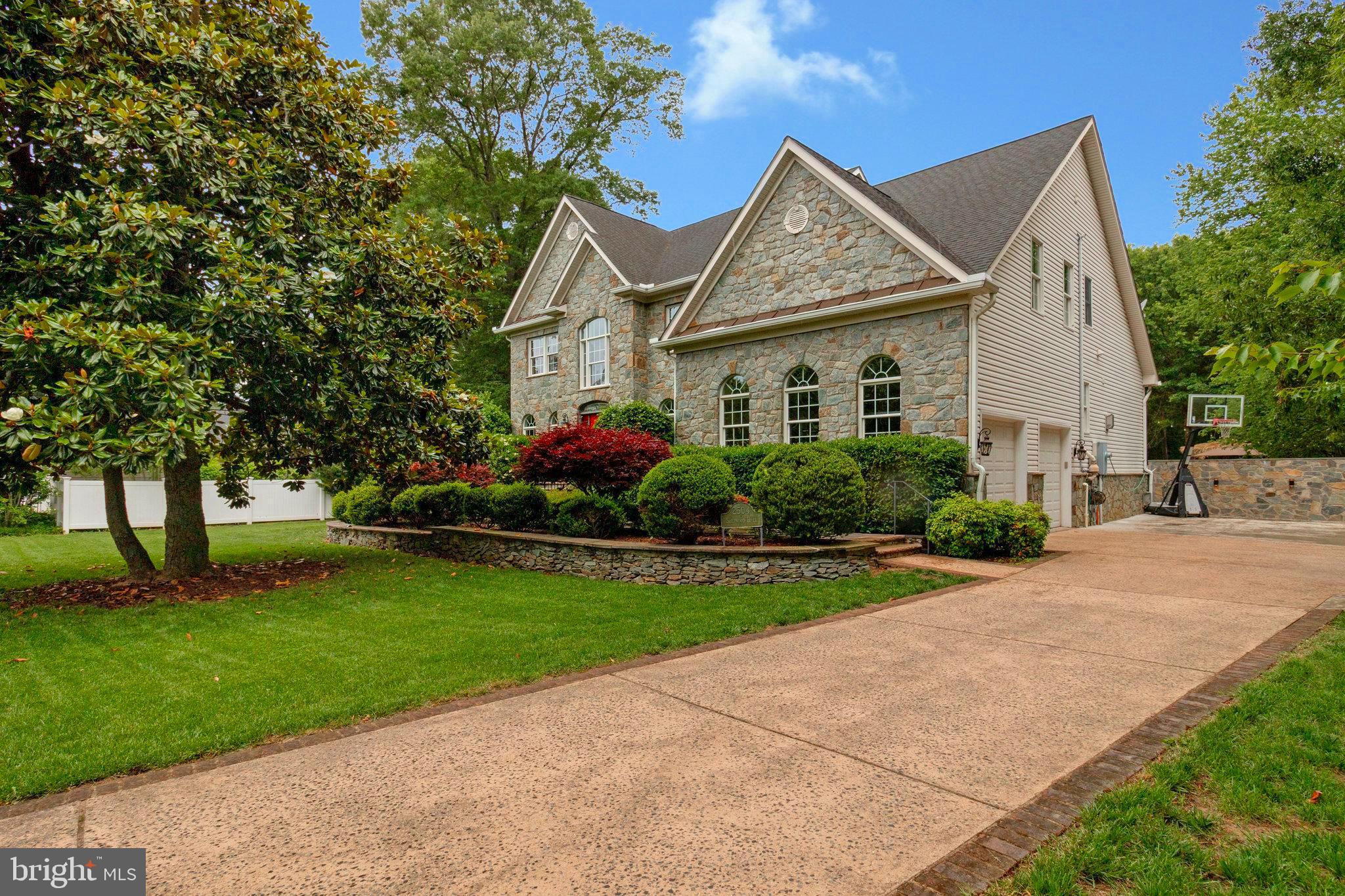 2504 SHERWOOD HALL LANE