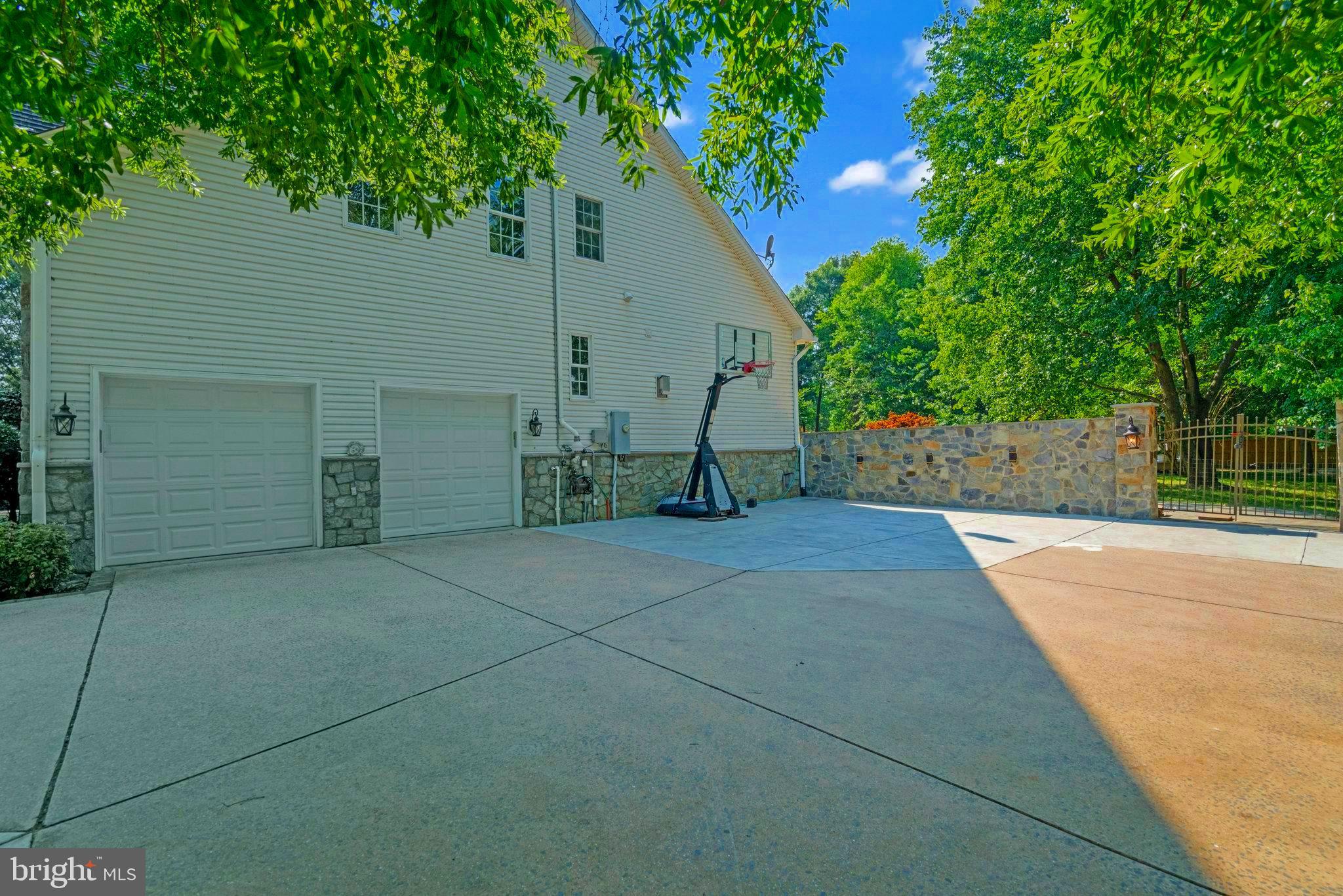 2504 SHERWOOD HALL LANE
