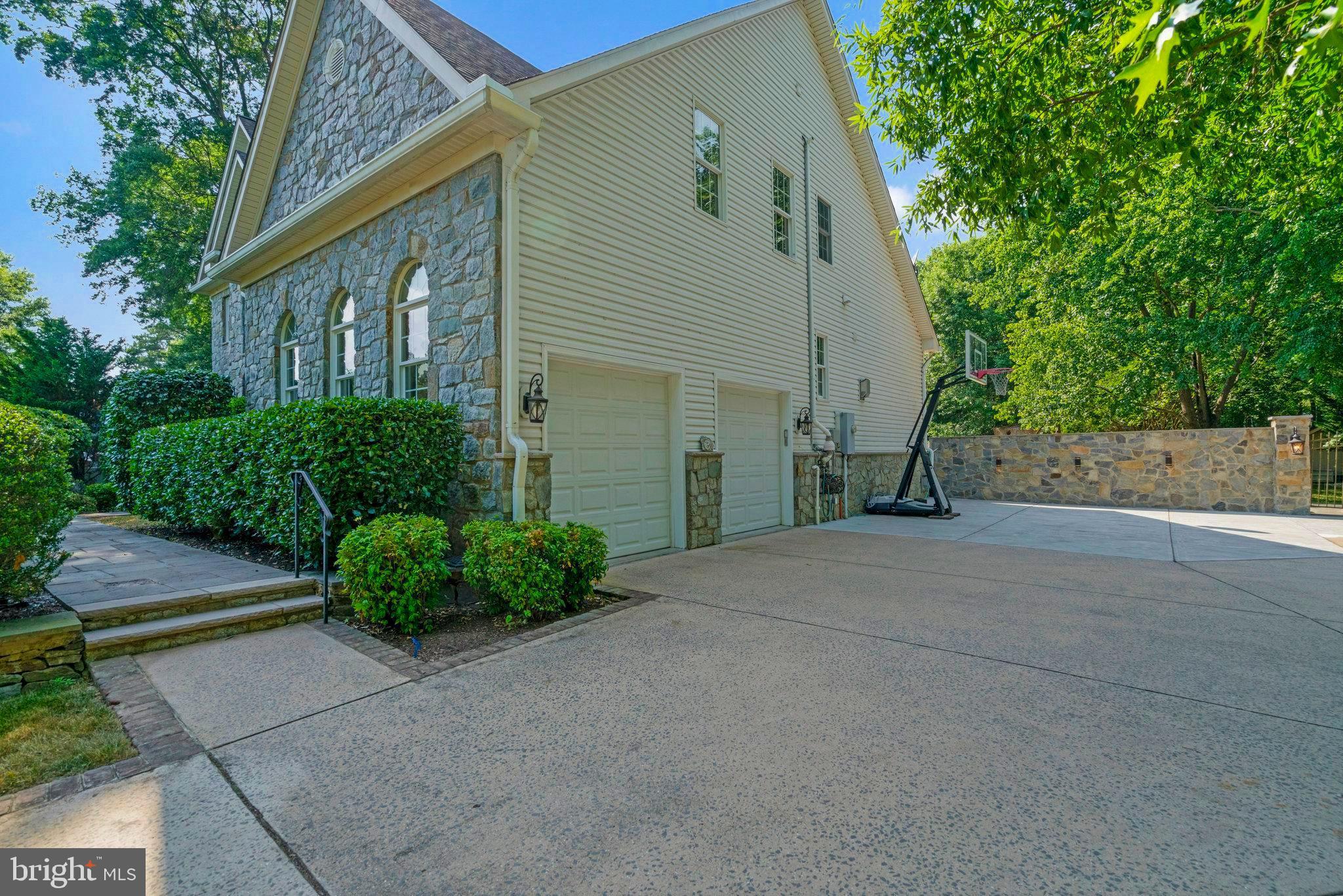 HYBLA VALLEY FARMS - Residential