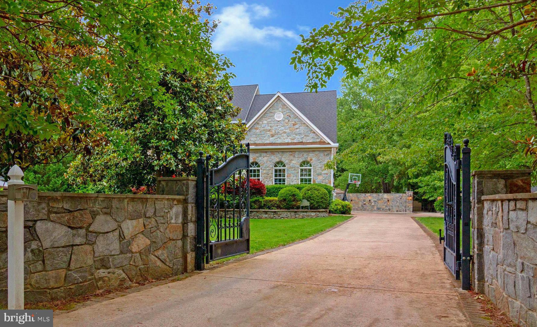 2504 SHERWOOD HALL LANE