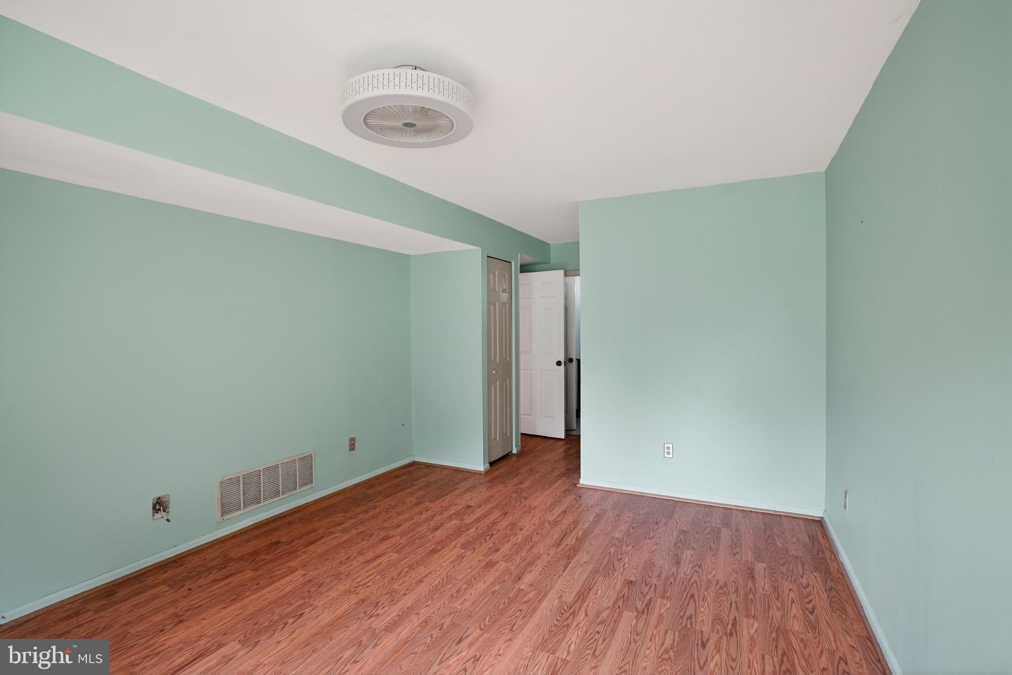 VILLAGE SHIRES - Residential