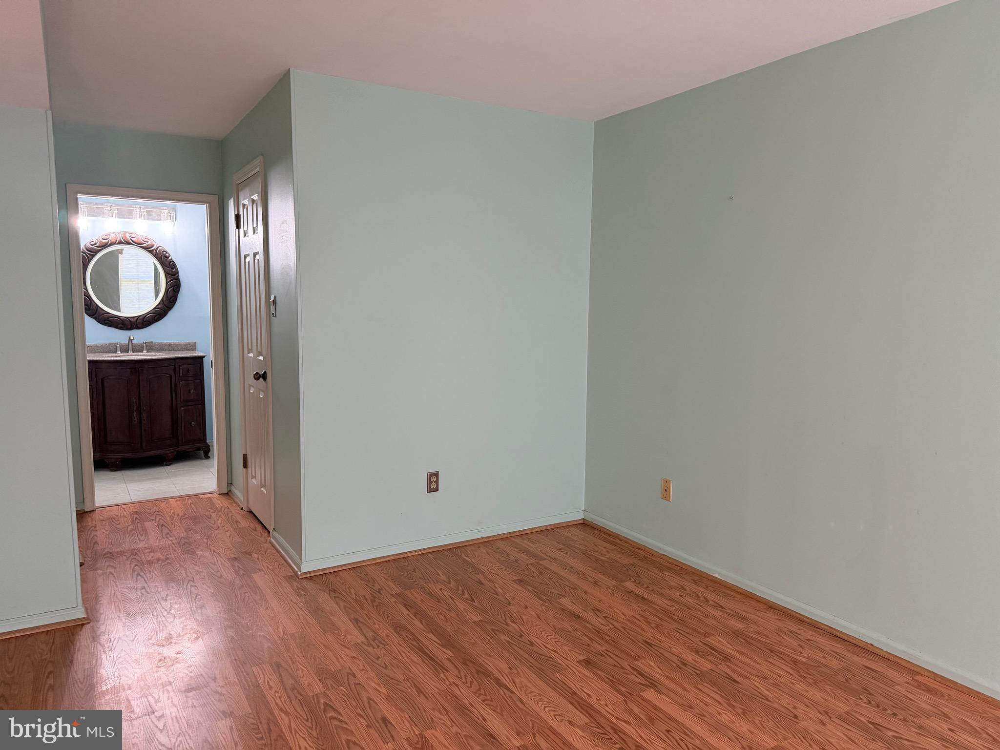 VILLAGE SHIRES - Residential