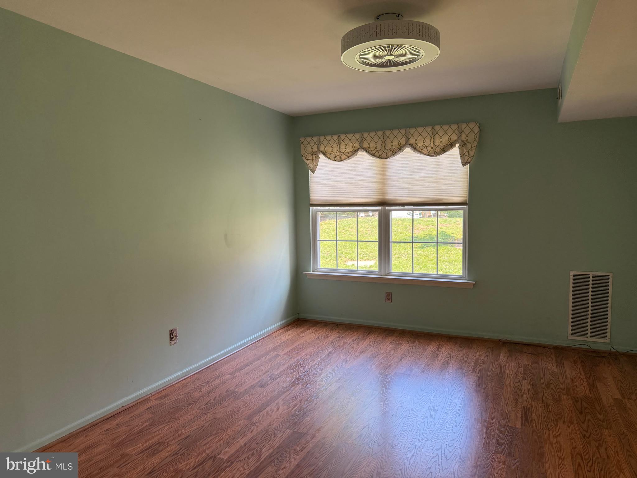 VILLAGE SHIRES - Residential