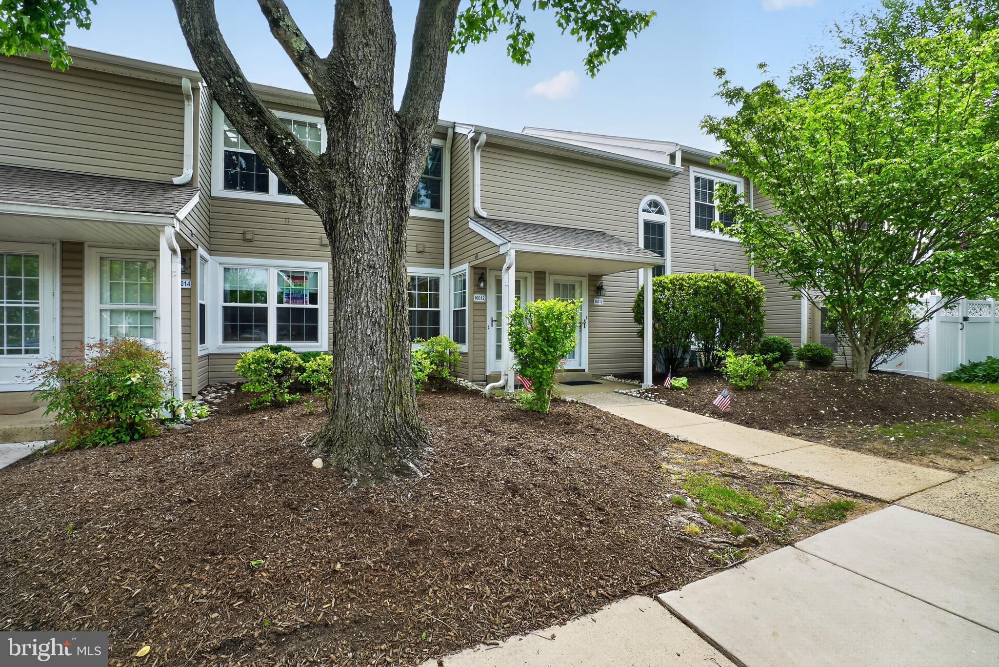 VILLAGE SHIRES - Residential