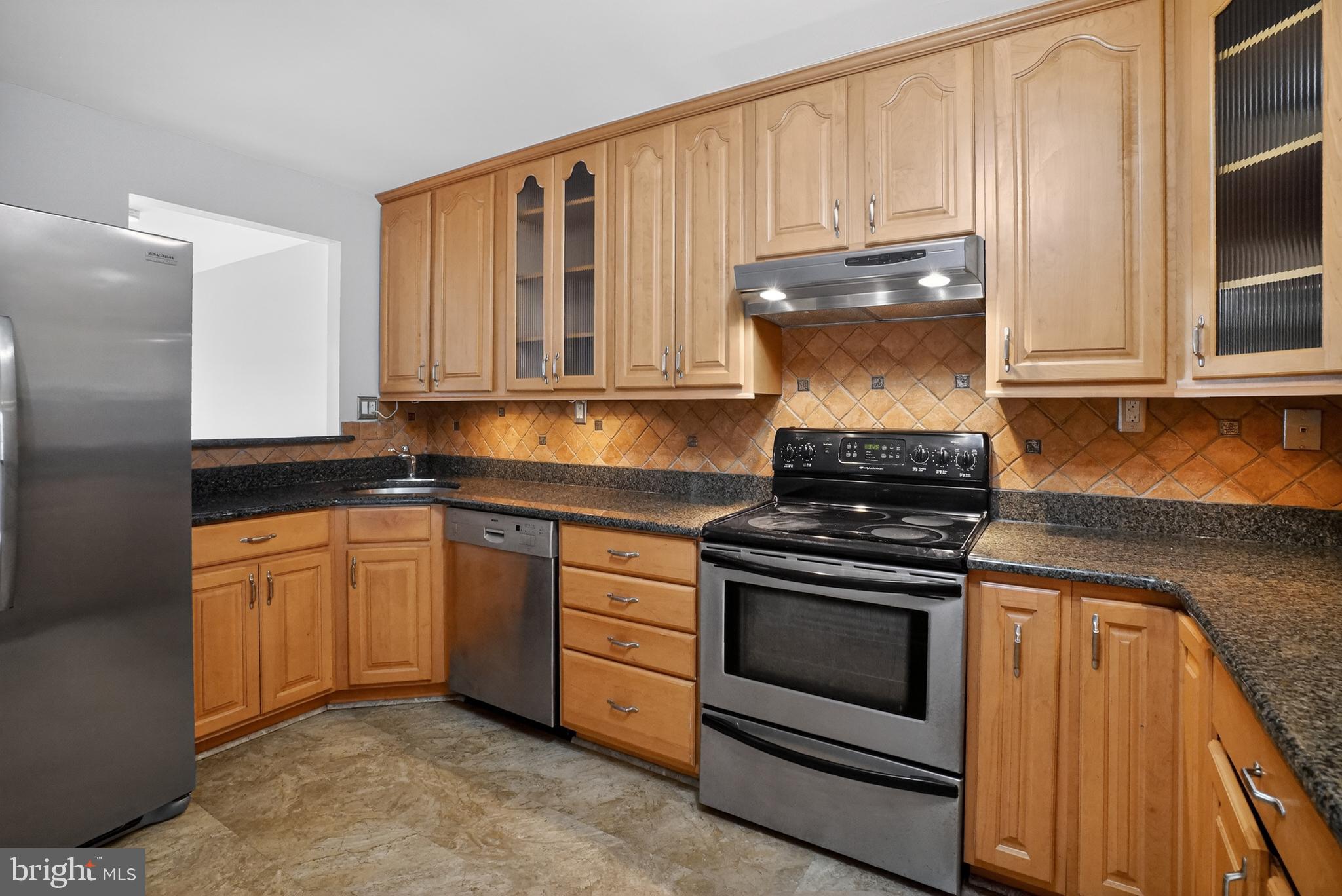 VILLAGE SHIRES - Residential