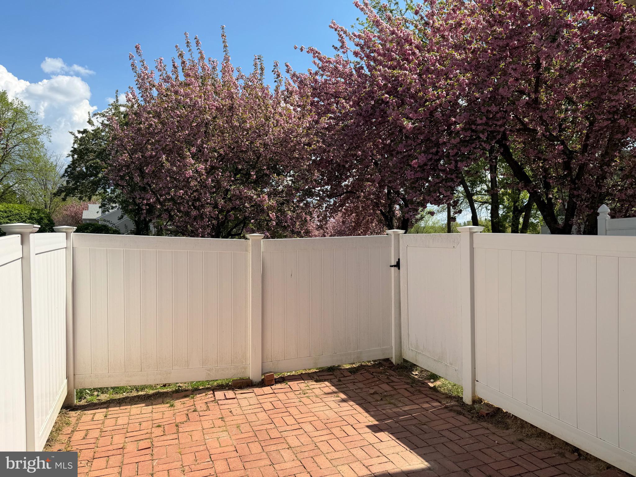 VILLAGE SHIRES - Residential