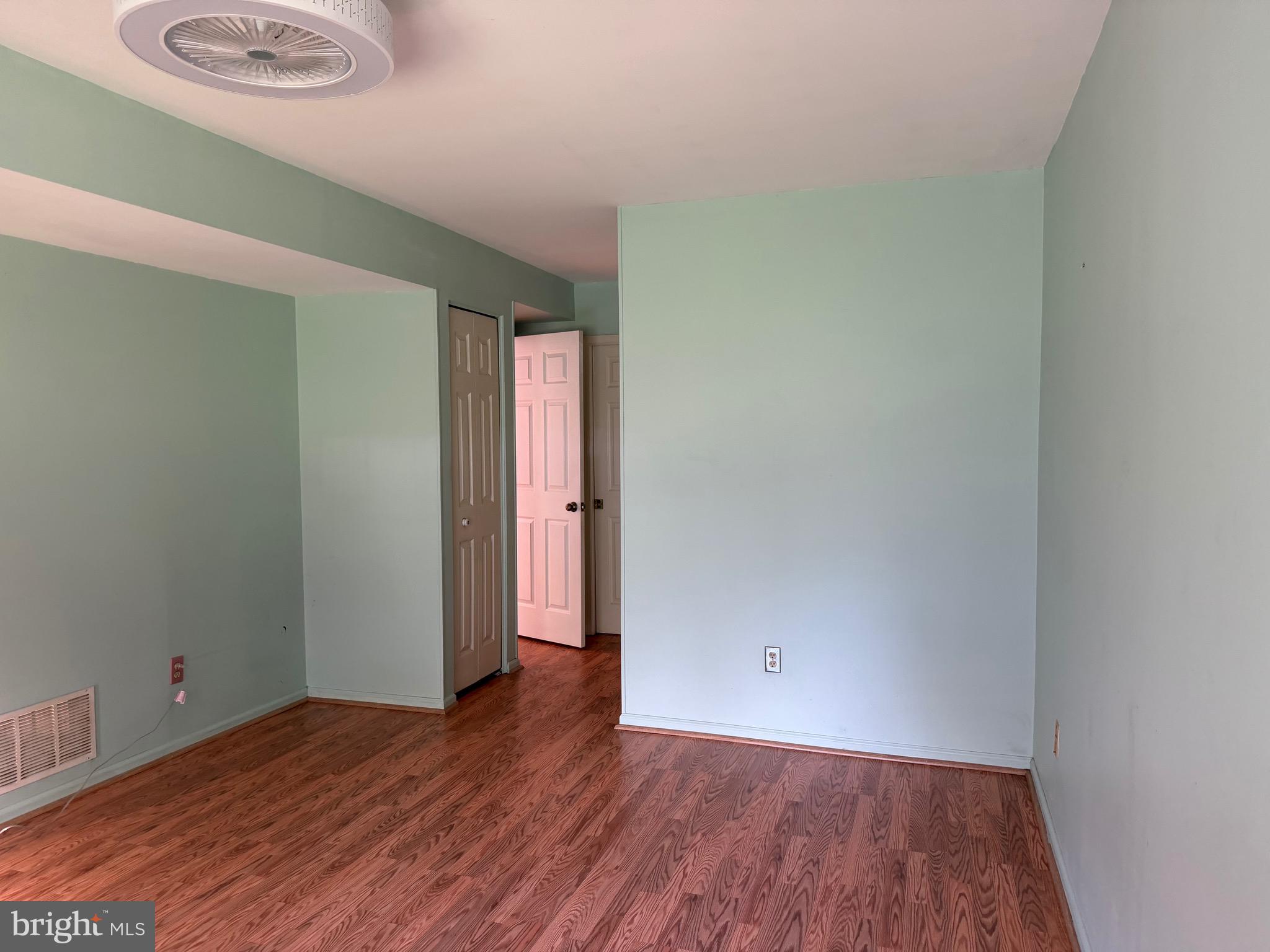 VILLAGE SHIRES - Residential