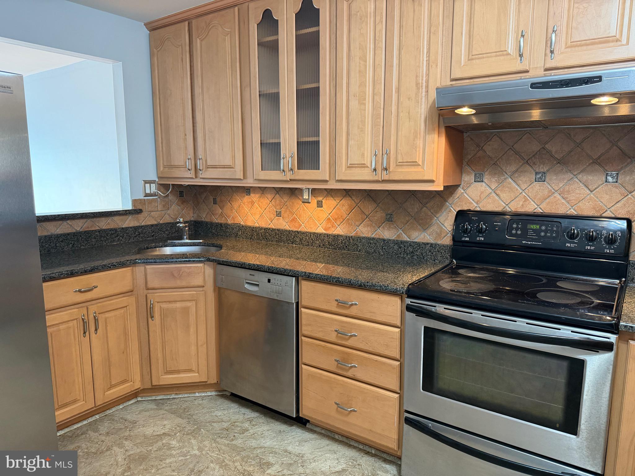 VILLAGE SHIRES - Residential