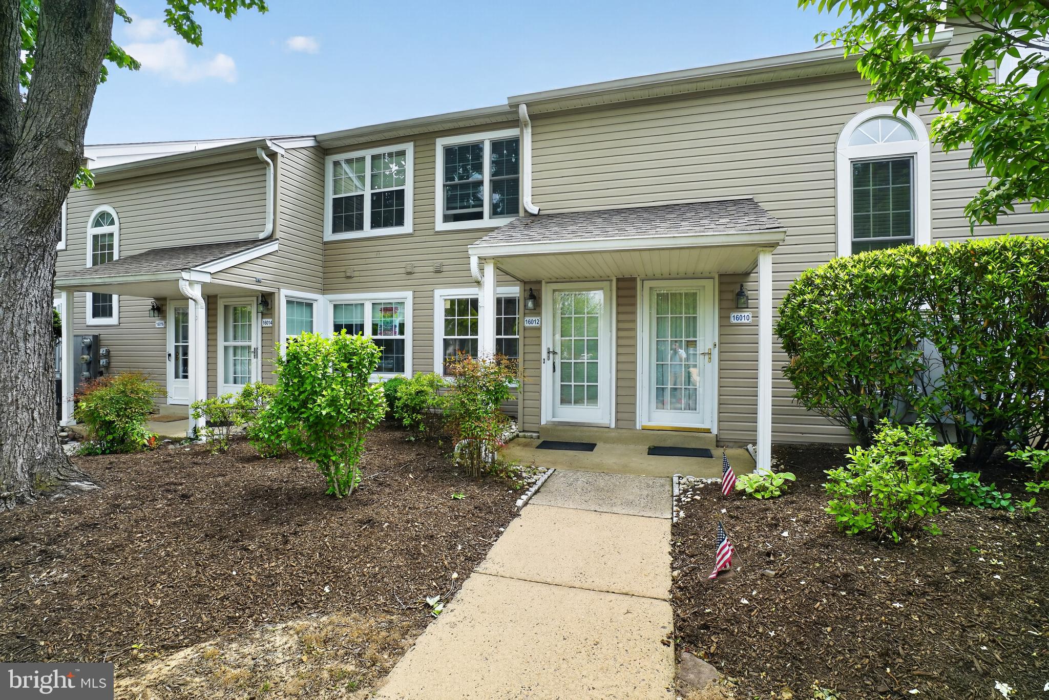 VILLAGE SHIRES - Residential