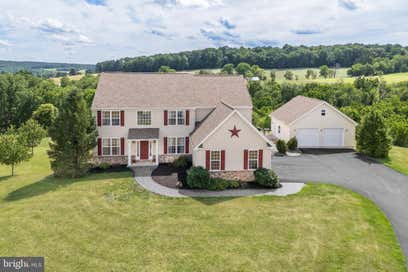 2912 SILVER CREEK CIRCLE KUTZTOWN PA 19530