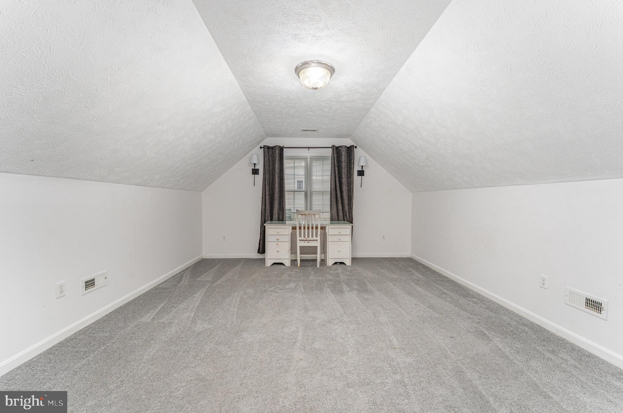 PRESIDENTIAL LAKES - Residential