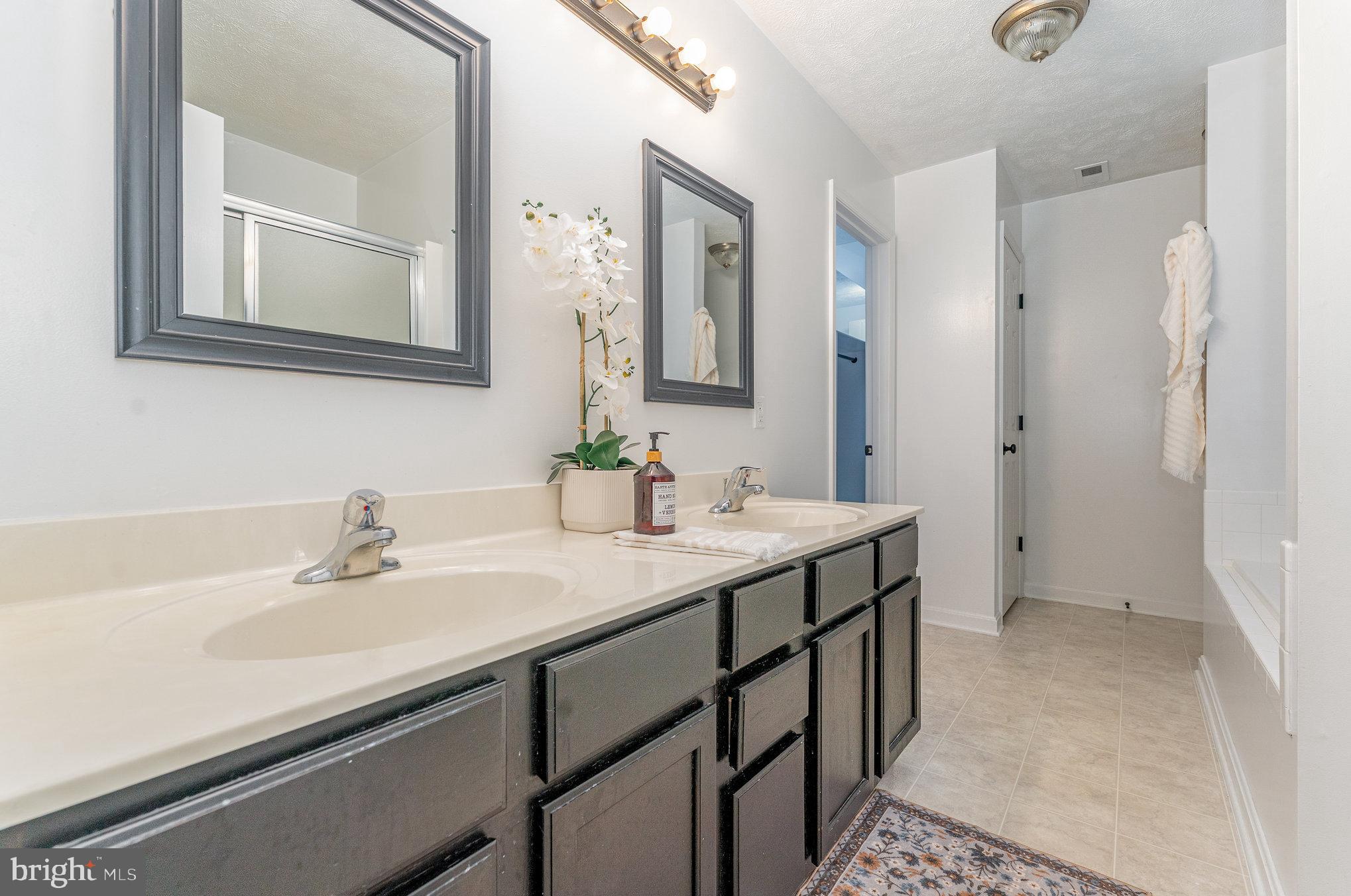 PRESIDENTIAL LAKES - Residential