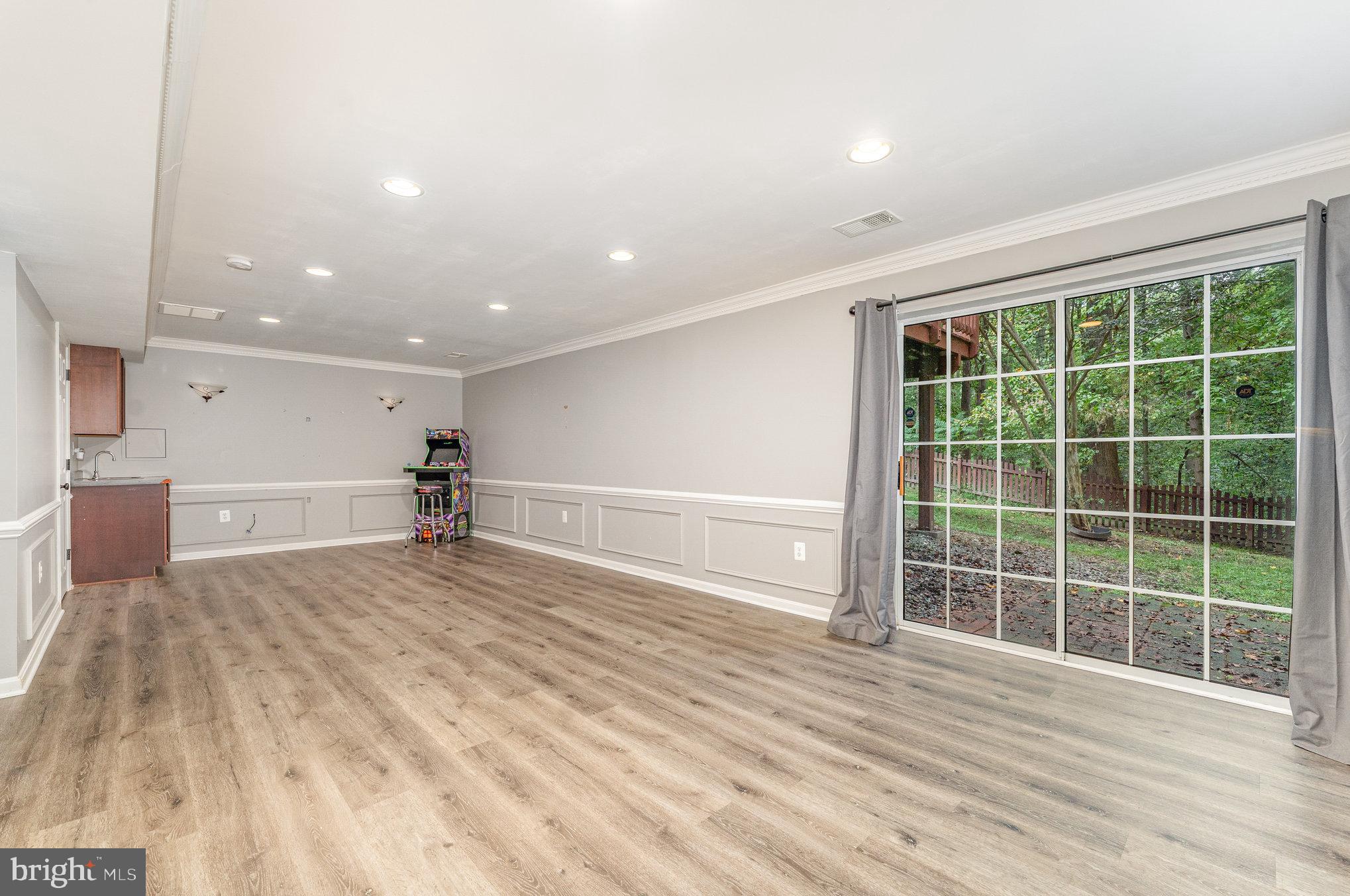 PRESIDENTIAL LAKES - Residential