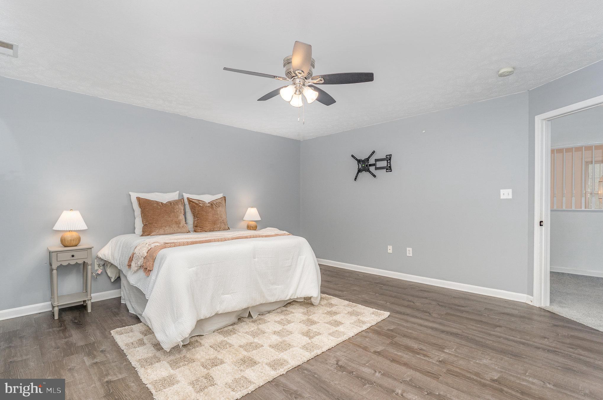 PRESIDENTIAL LAKES - Residential