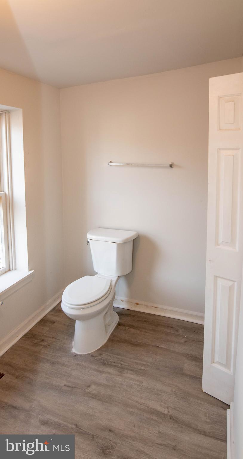 HOLLINS MARKET - Residential