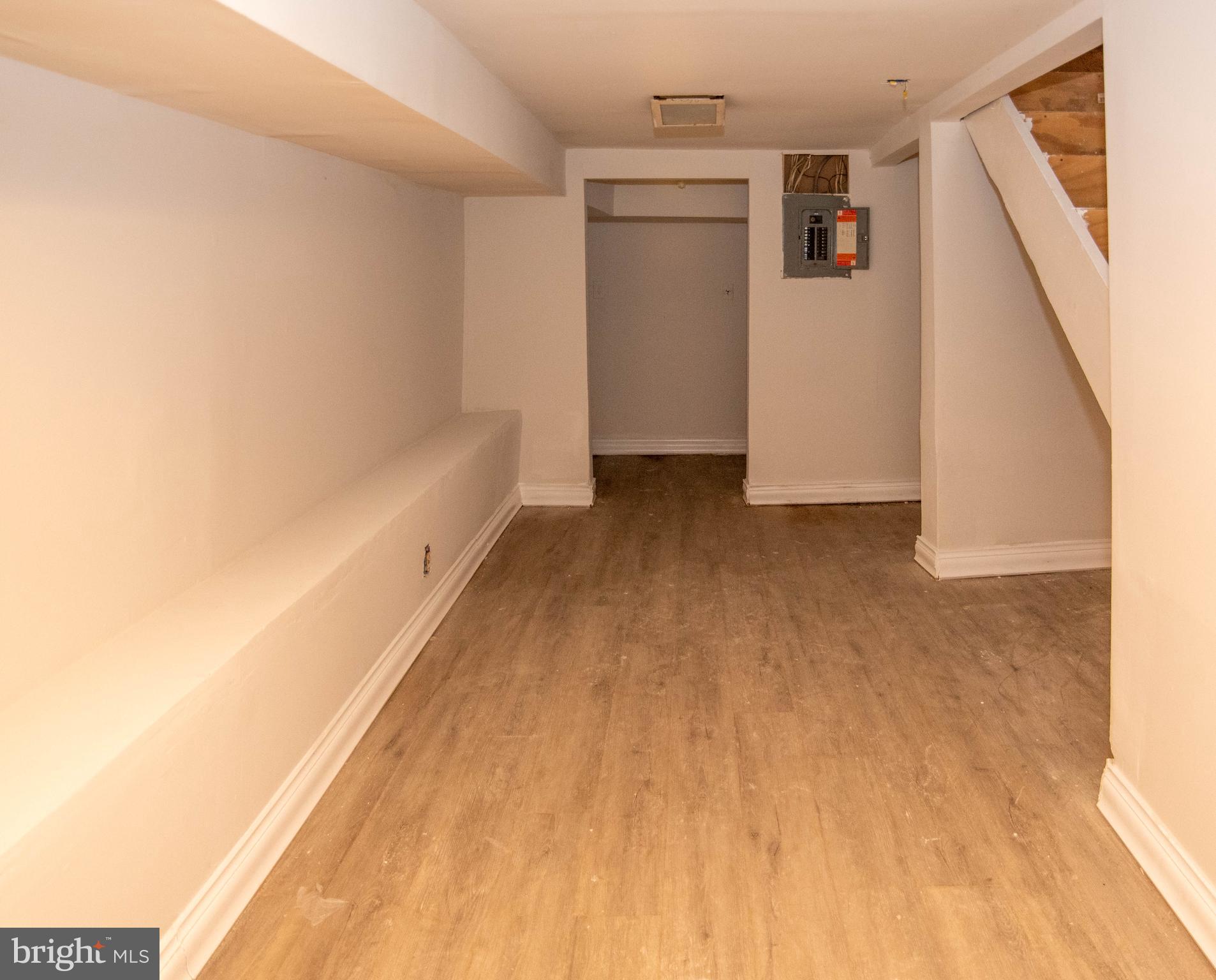 HOLLINS MARKET - Residential