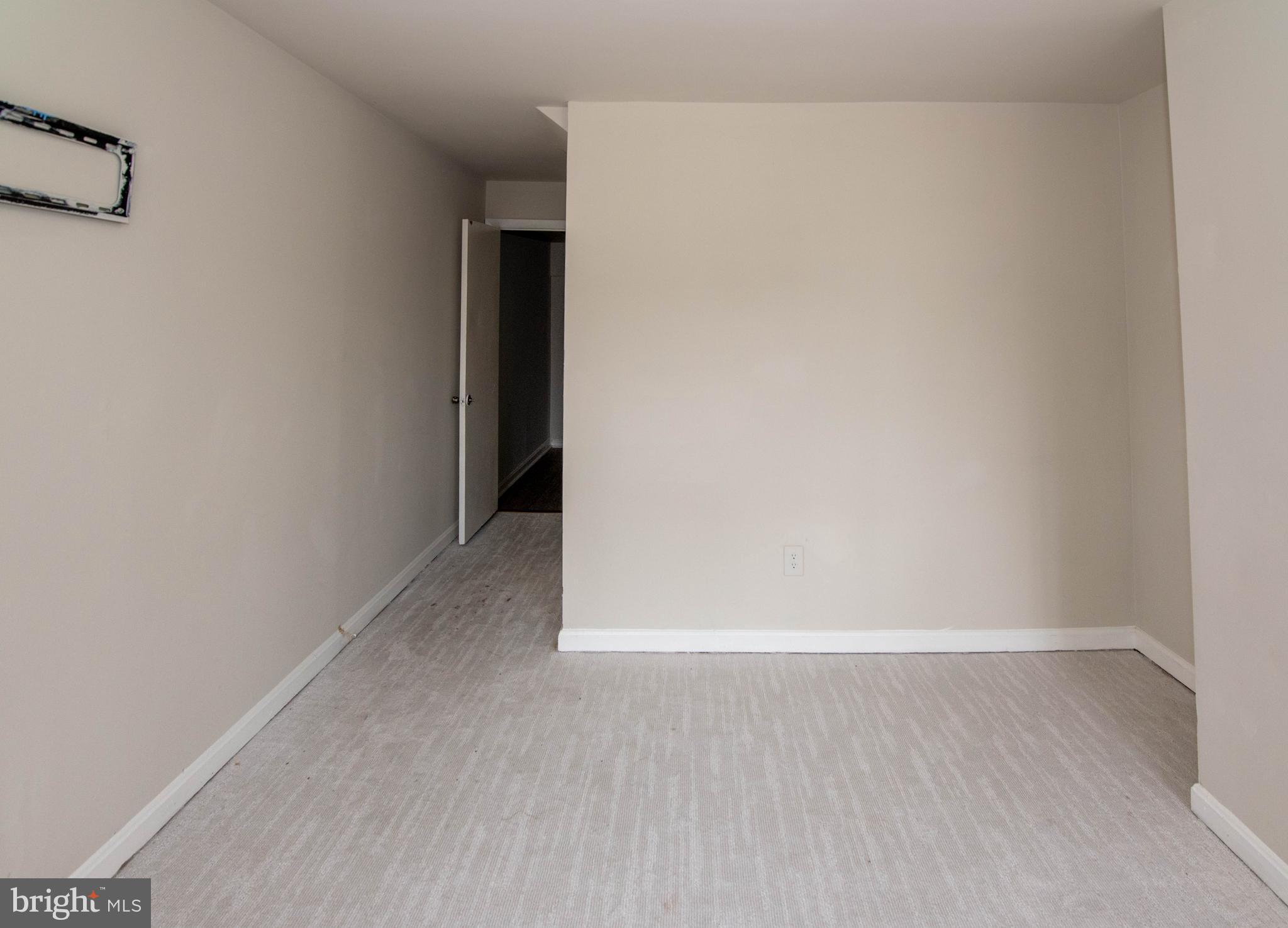 HOLLINS MARKET - Residential