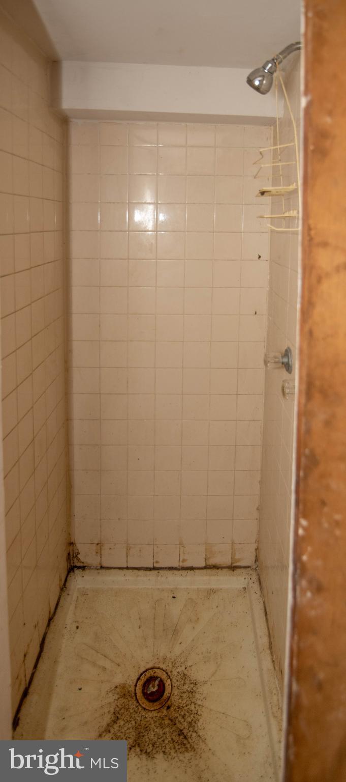 HOLLINS MARKET - Residential