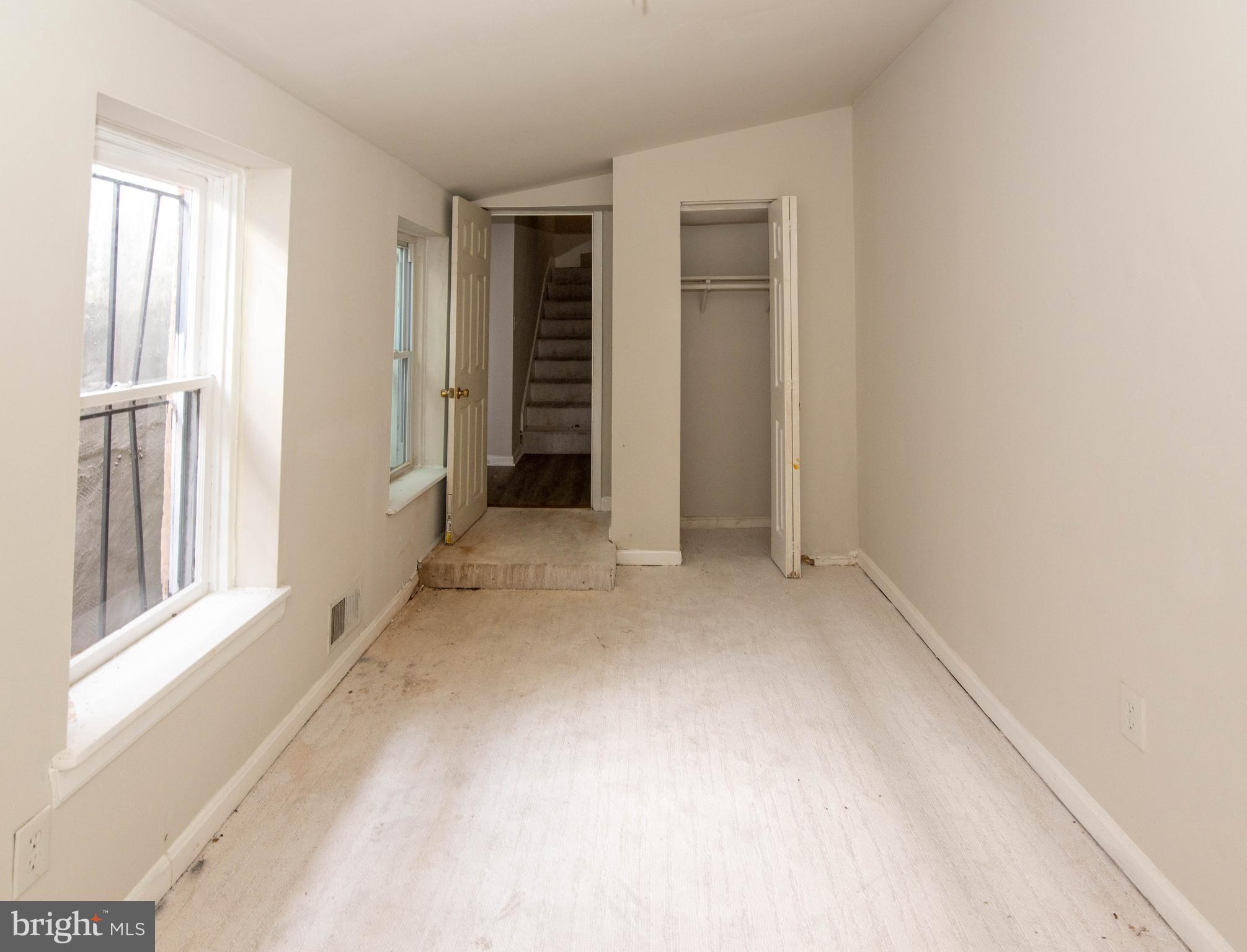 HOLLINS MARKET - Residential