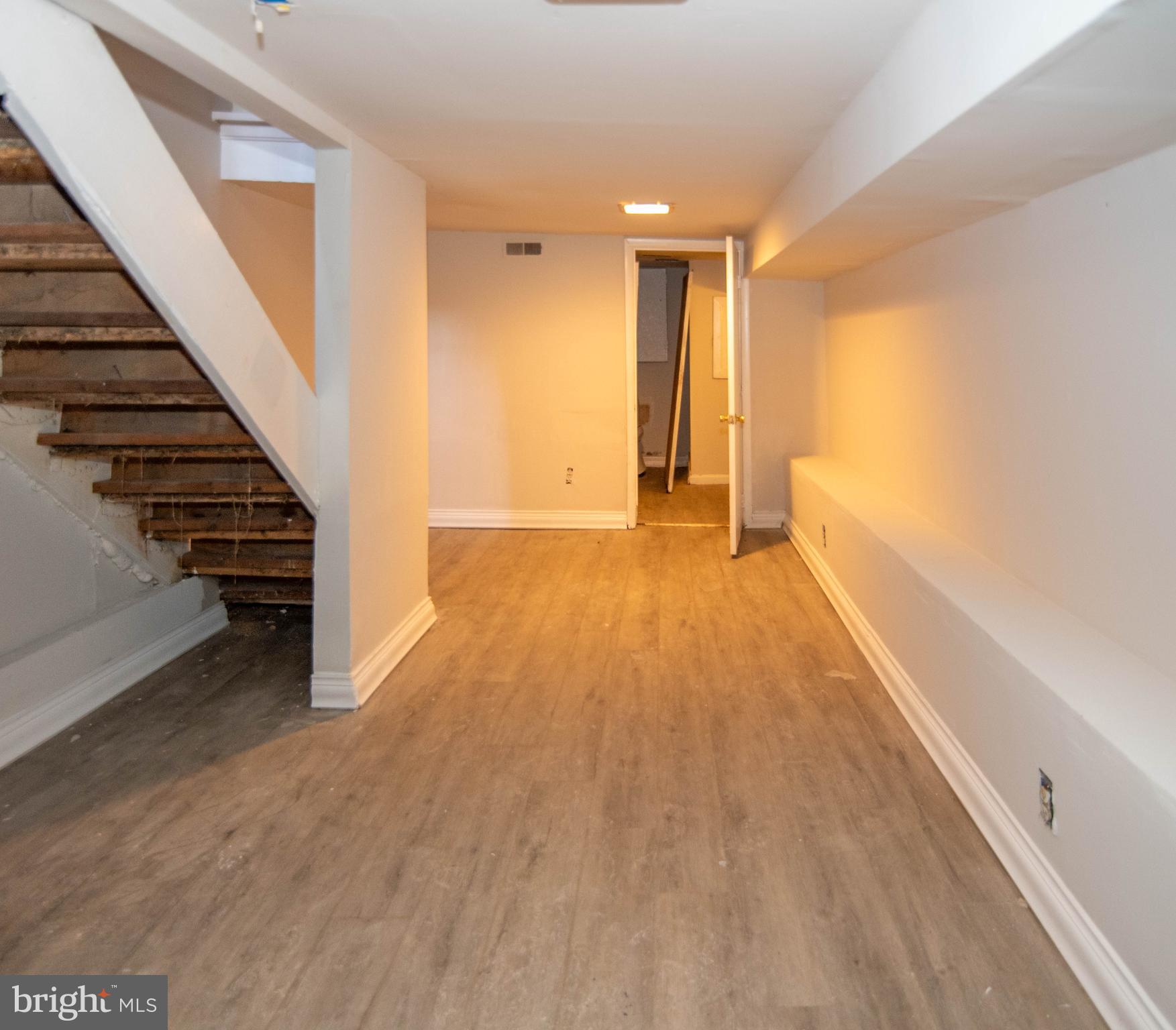 HOLLINS MARKET - Residential