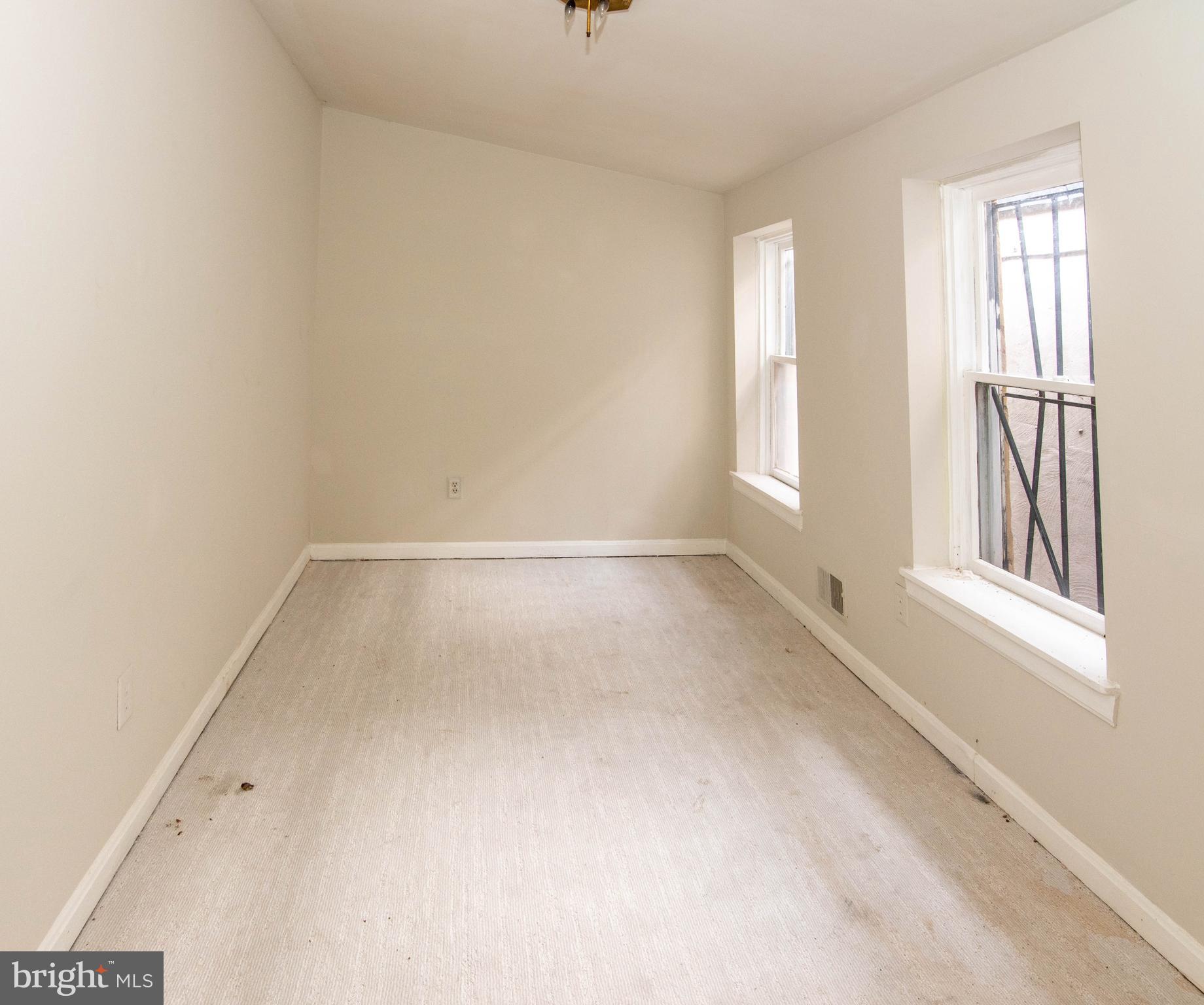 HOLLINS MARKET - Residential