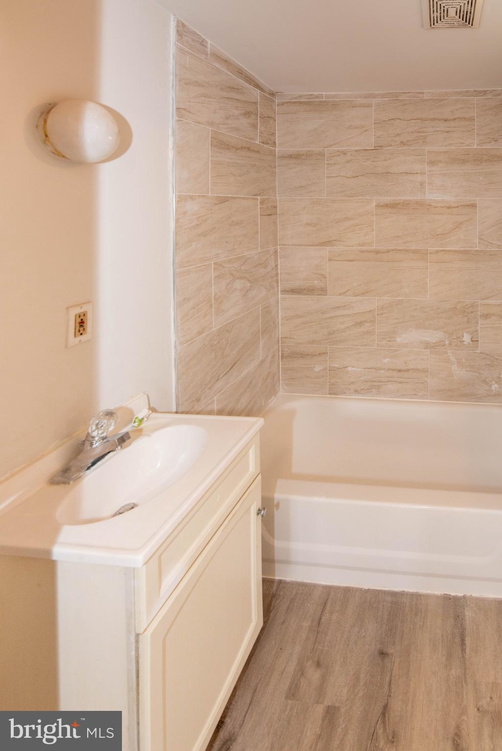 HOLLINS MARKET - Residential