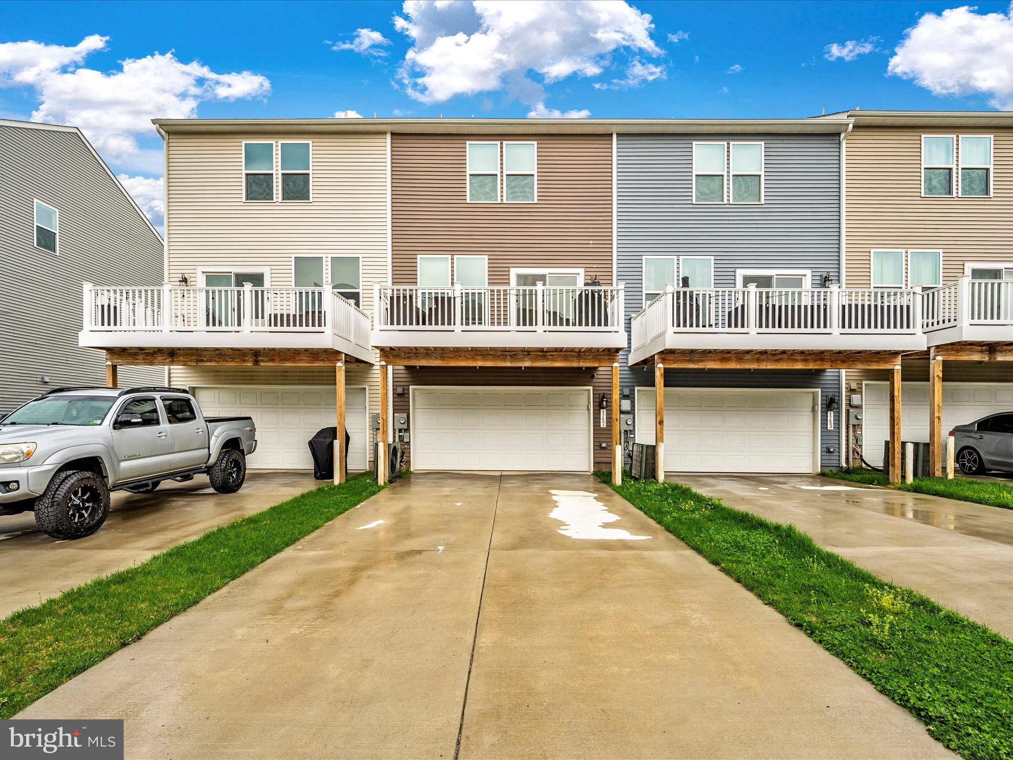 PRESIDENTS POINTE - Residential